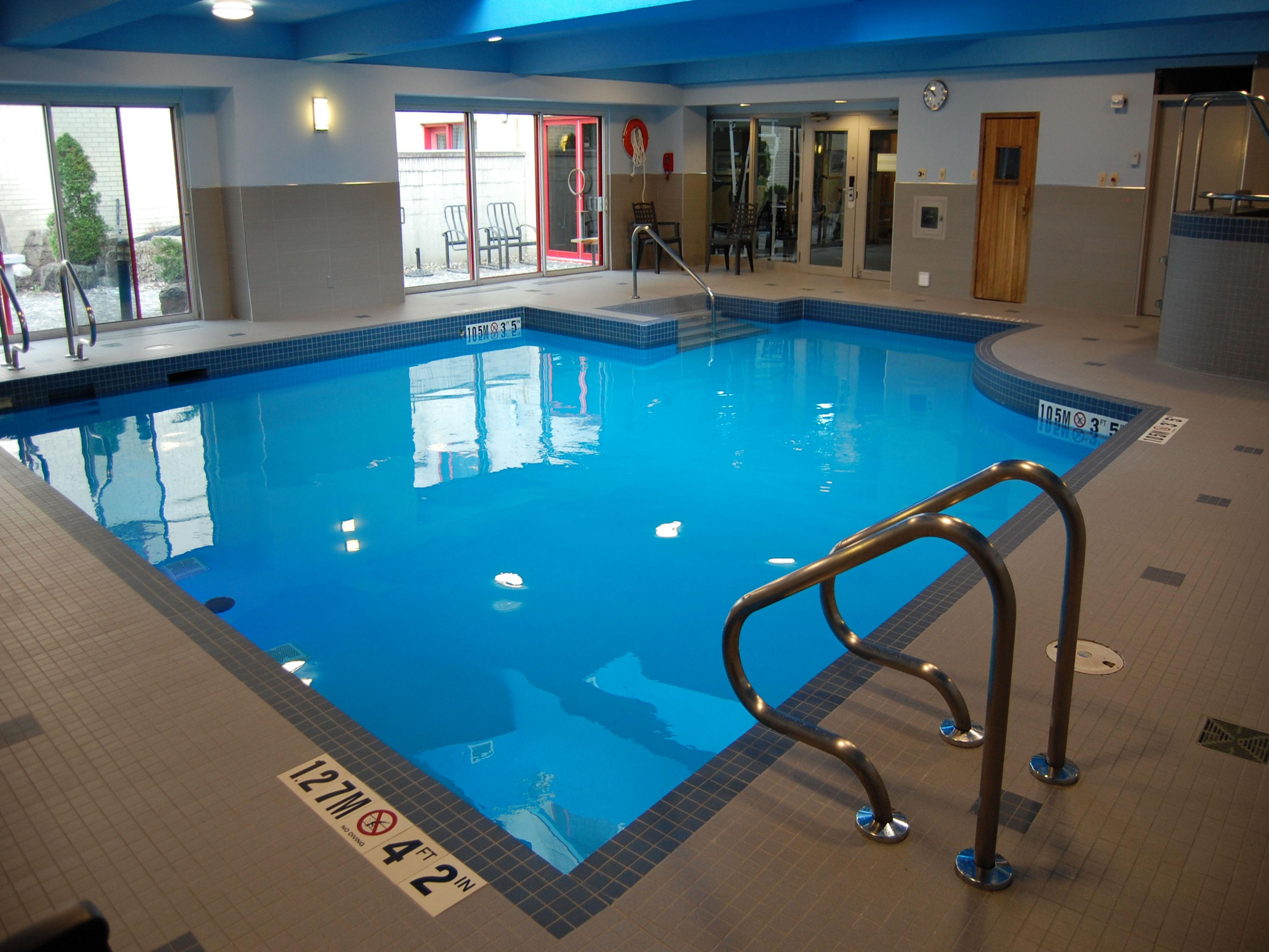 Holiday Inn Downtown Montreal - Heated Indoor Swimming Pool
