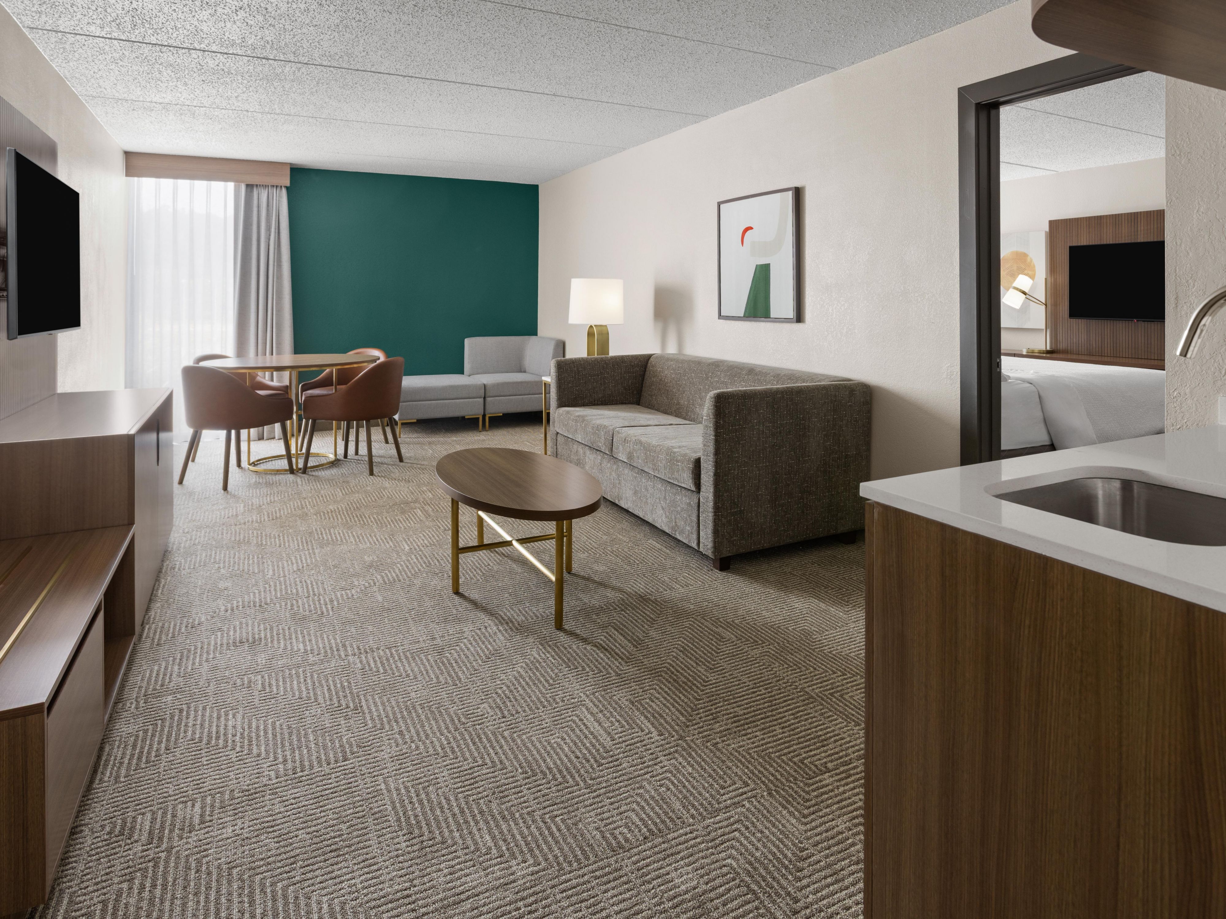 ¡Estamos encantados de presentarles nuestras nuevas suites! Son impresionantes y verdaderamente únicos con dos baños completos. Disfrute de un 18% de descuento desde junio 29 hasta agosto 31. ¡Te invitamos a compartir con nosotros tus experiencias durante o después de tu estancia! Disfrute - Suite Dreams!