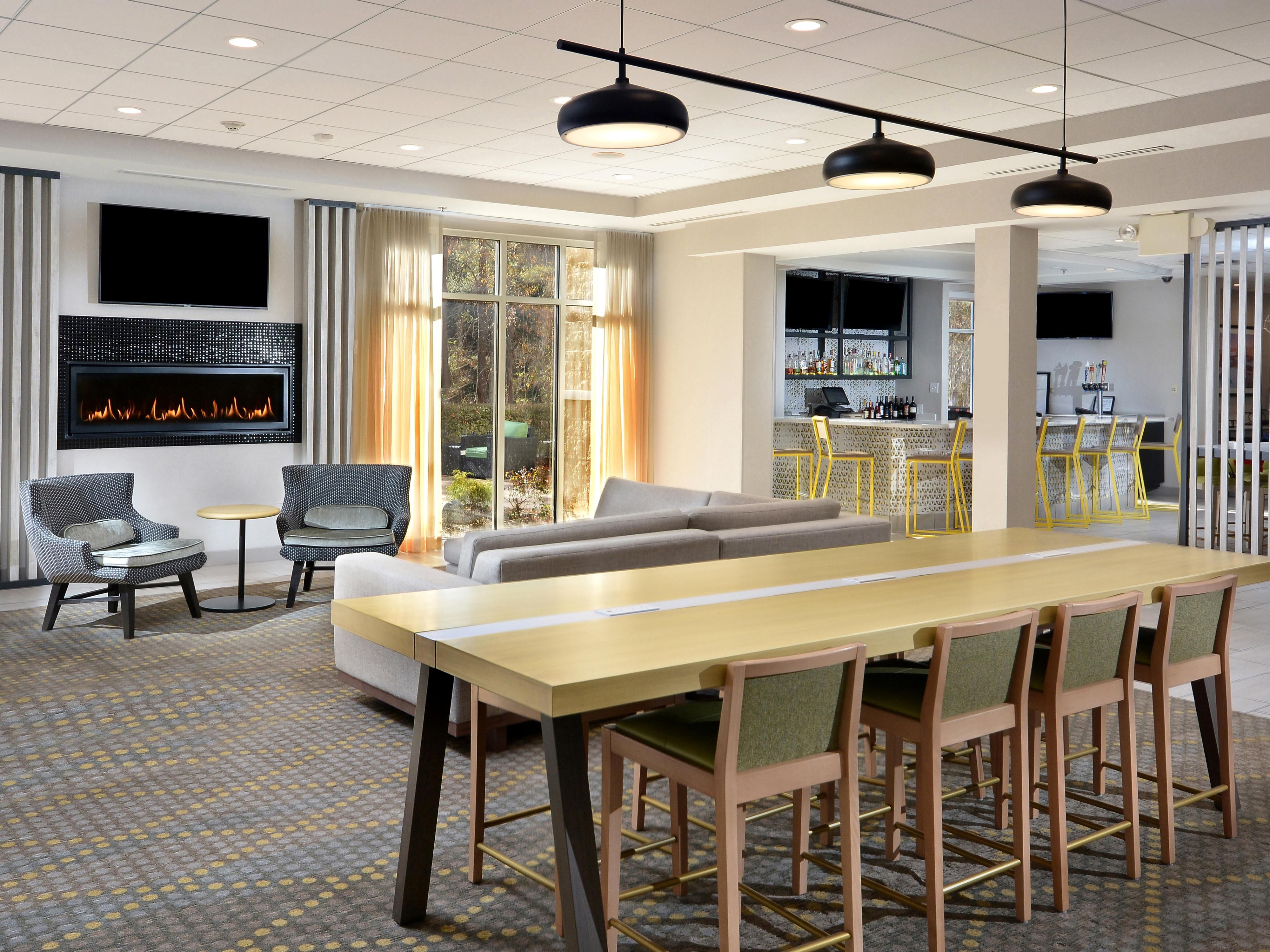 Relax in our hotel lobby and enjoy our complimentary wifi