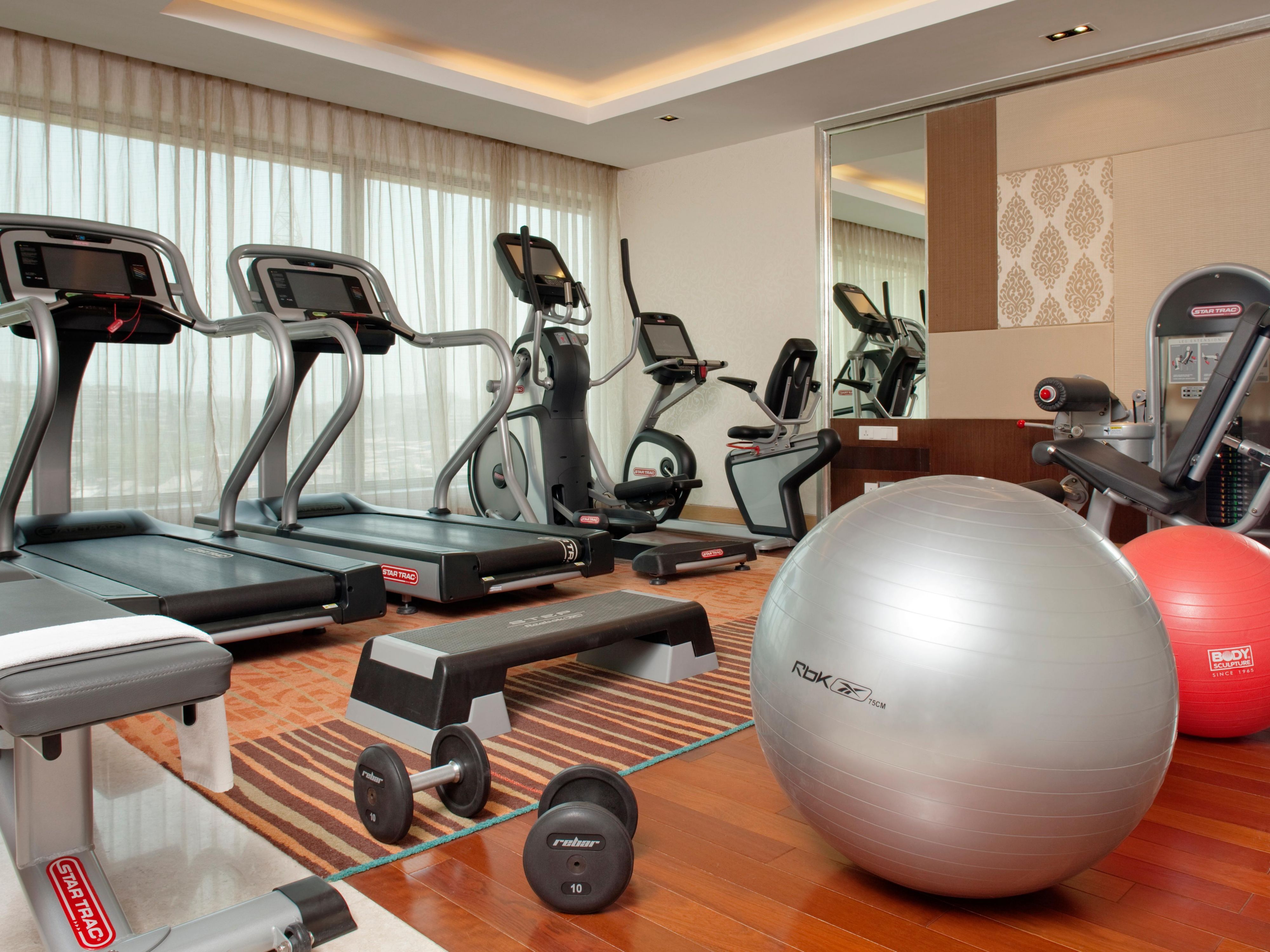 A well-equipped Fitness Centre with modern cardiovascular equipment and a range of fixed & free weight options is available at level 7 of the hotel. 