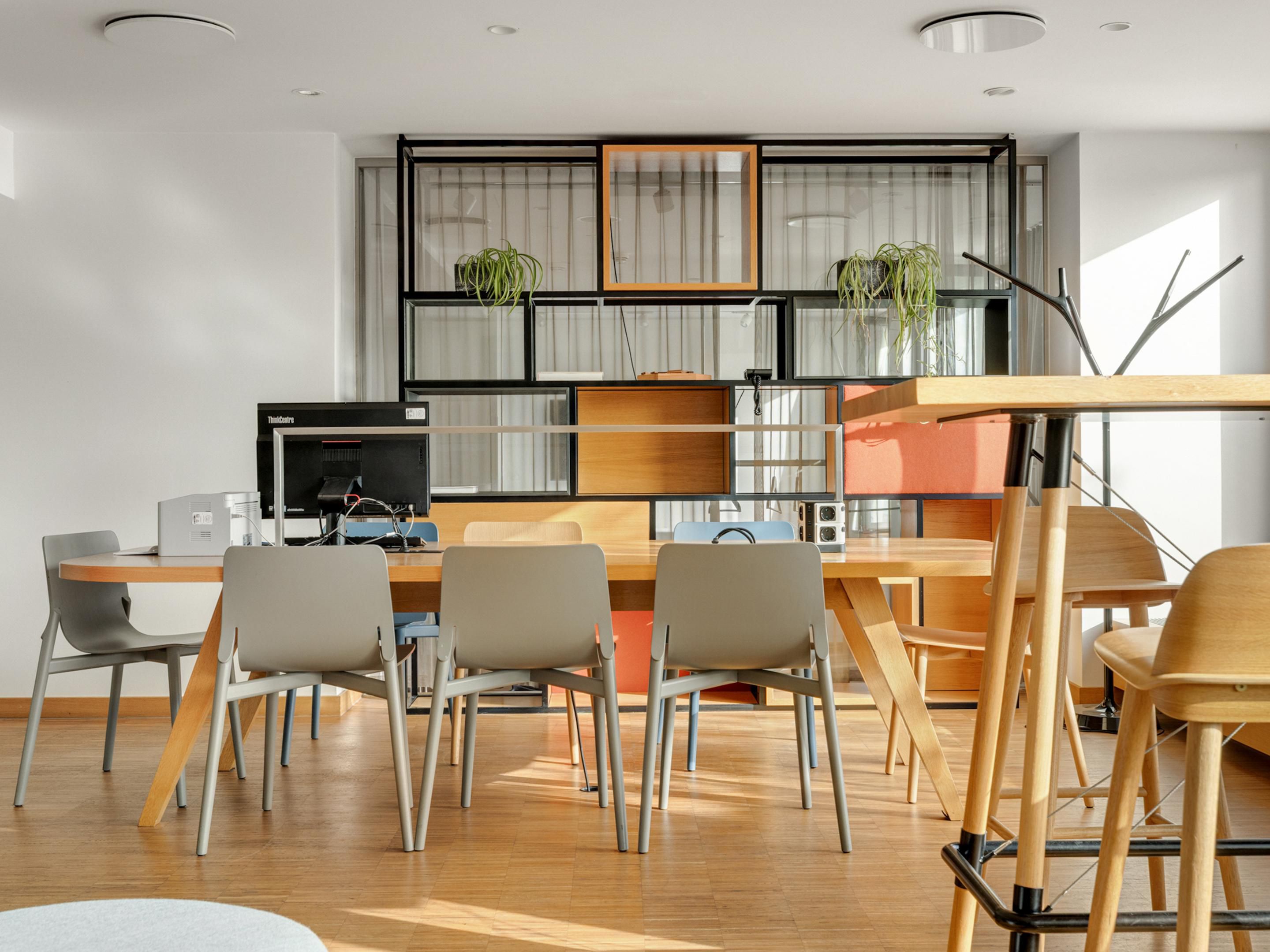 Lobby workspace at Holiday Inn Munich - Leuchtenbergring