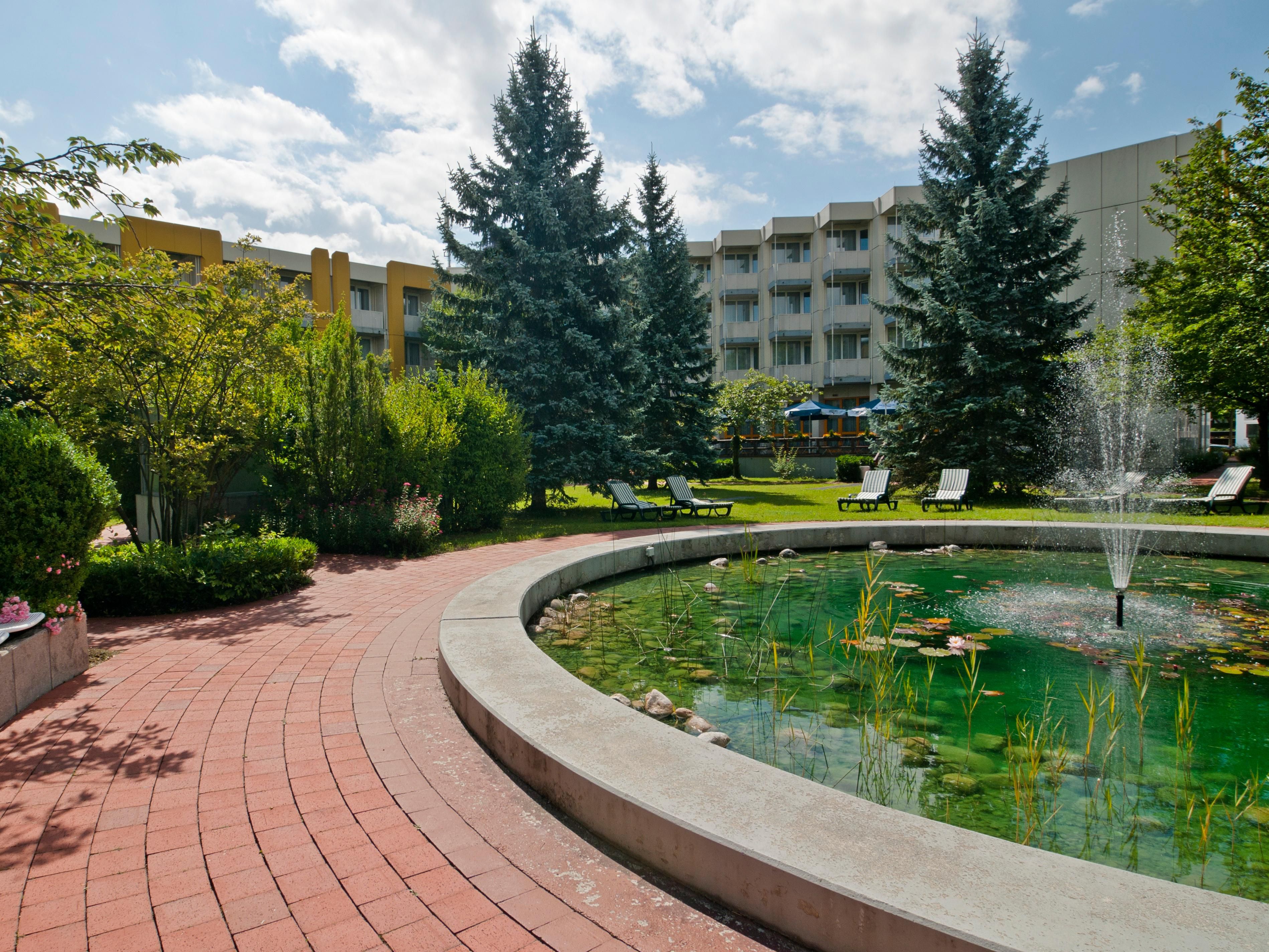 Make the most of our spacious garden for your daily yoga routine or morning workouts. The peaceful, green surroundings provide the perfect setting for relaxing stretches or an energizing exercise session. Start your day feeling fresh and revitalized in our idyllic outdoor space!