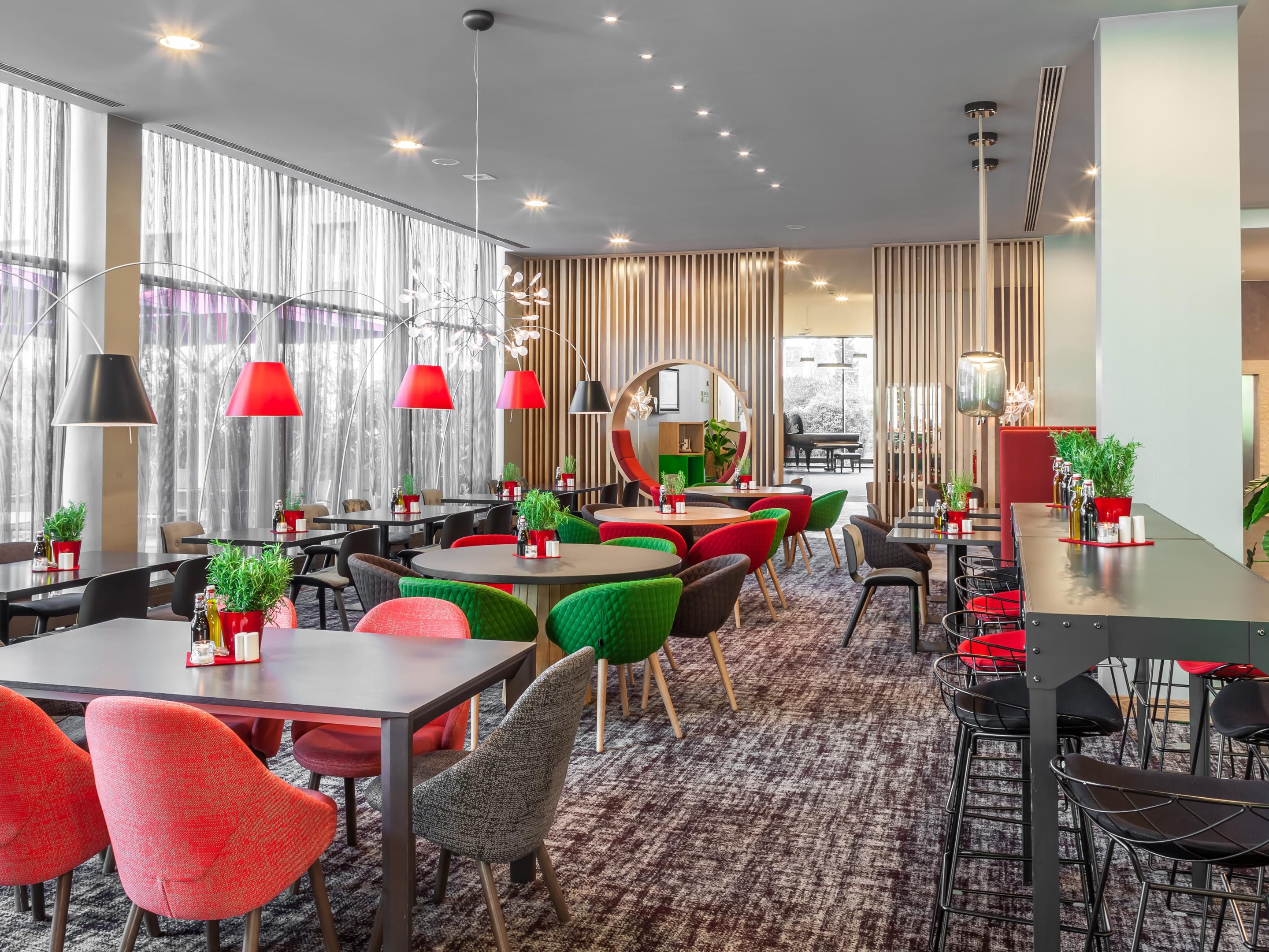 We are pleased to inform you that our Open Lobby all-day dining restaurant and bar is open from now on daily from 6pm to 10pm. You may look forward to delicious food and refreshing drinks. In good weather, we will also open our beautiful terrace. We are looking forward to welcoming you!