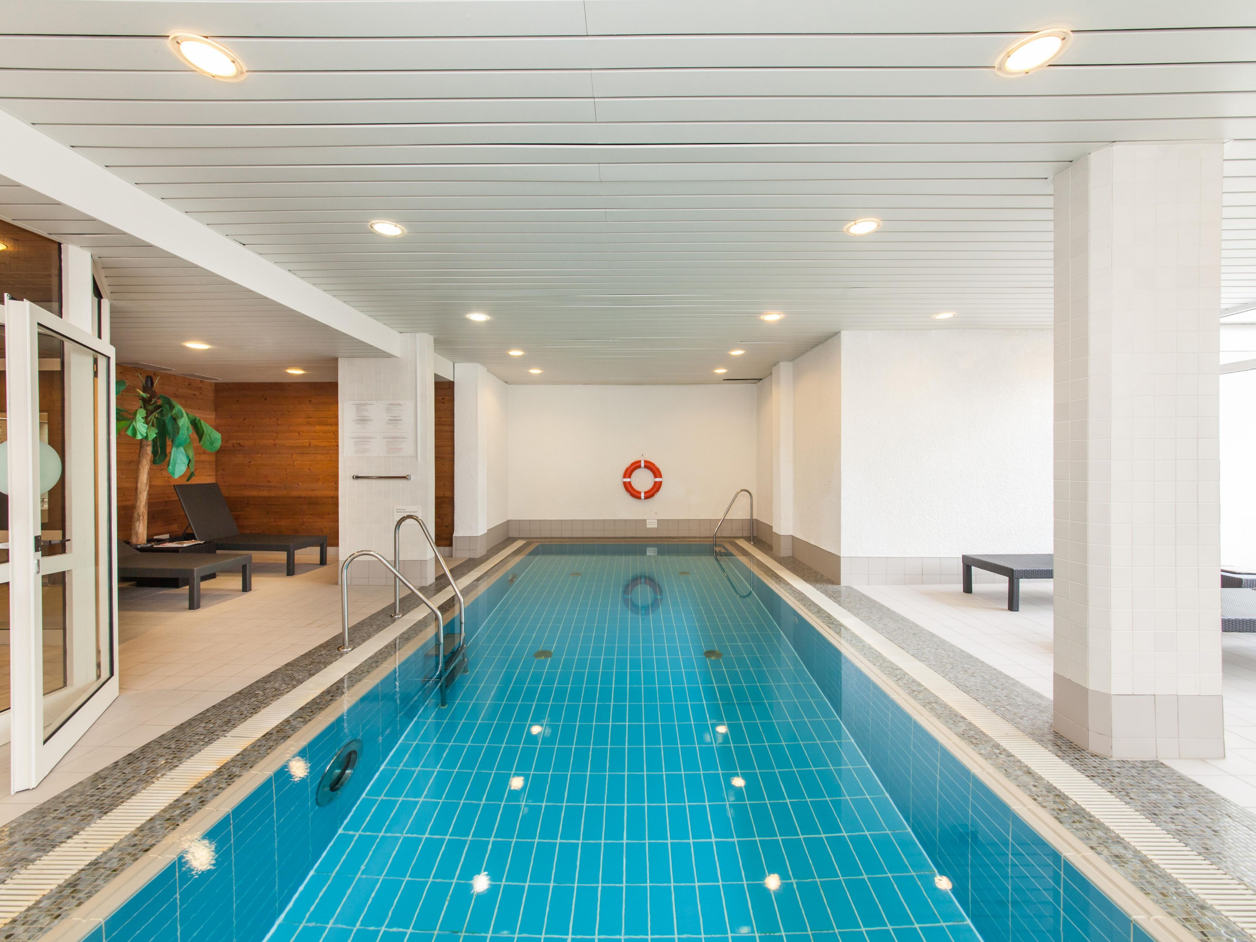 Discover rejuvenation at Holiday Inn Munich South! Indulge in our wellness haven - mini gym, sauna, and steam room. Plus, dive into our indoor pool with max 22-23°C water, a rare find among Munich hotels. Your perfect escape awaits.
