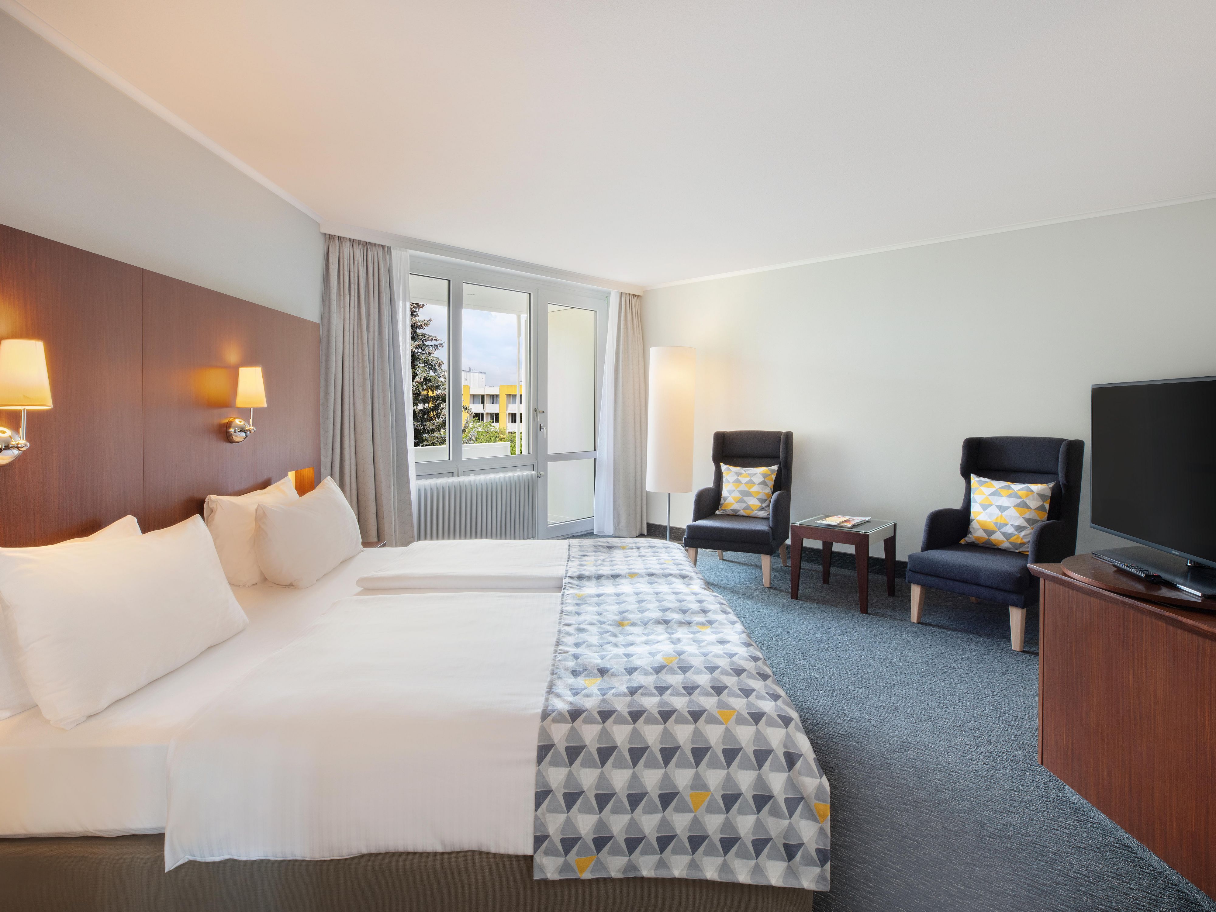 Experience modernity and comfort in our revamped rooms, thoughtfully refurbished in 2019. Embrace the sleek, contemporary design as you unwind in coziness. Your stay in Munich just got an upgrade.