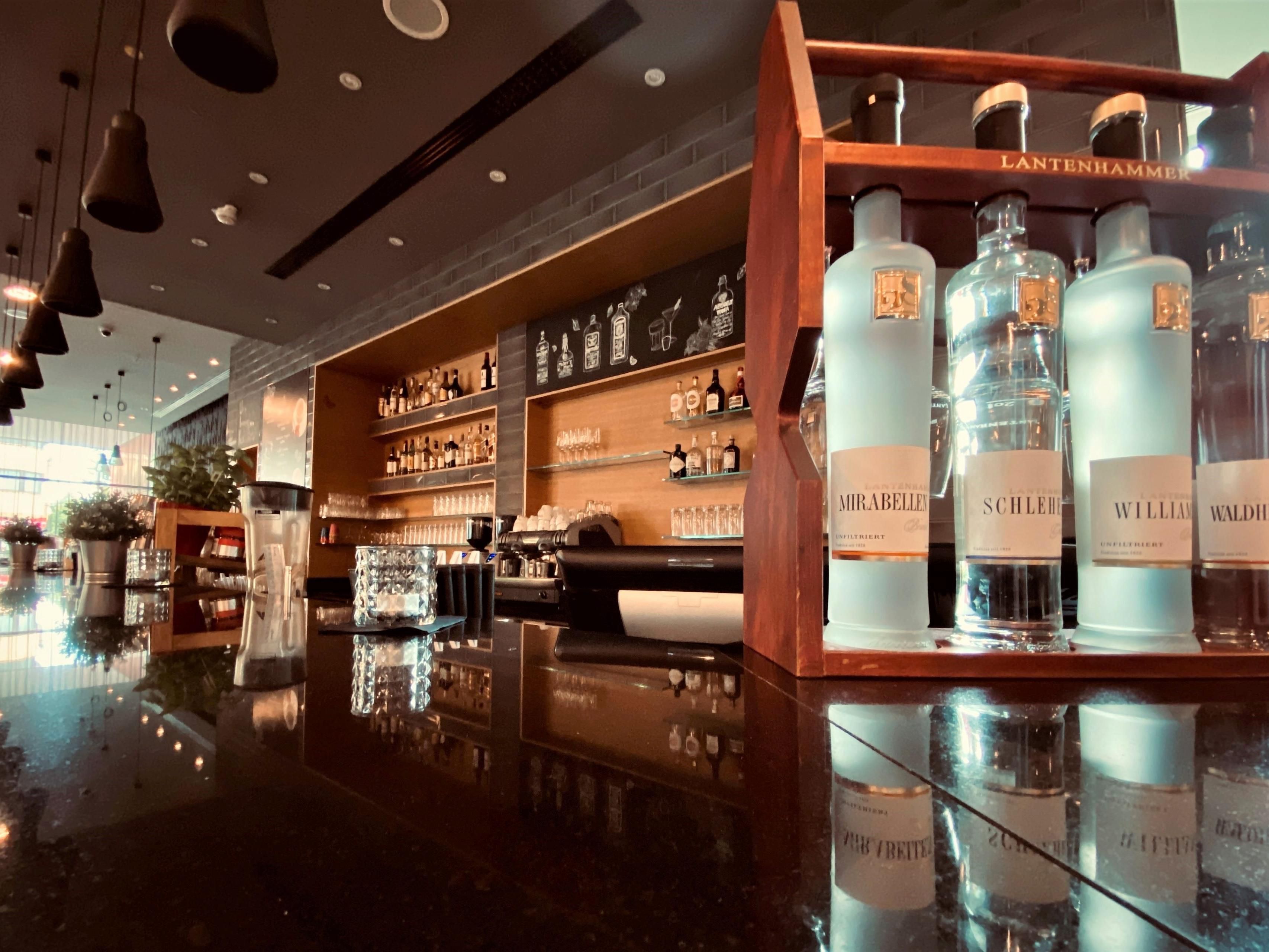 Visit us in our open lobby bar for our cocktail happy hour. Enjoy delicious drinks created by our team for only €6.00 per cocktail every day from 6pm to 7pm. Please note the applicable Covid-19 rules.