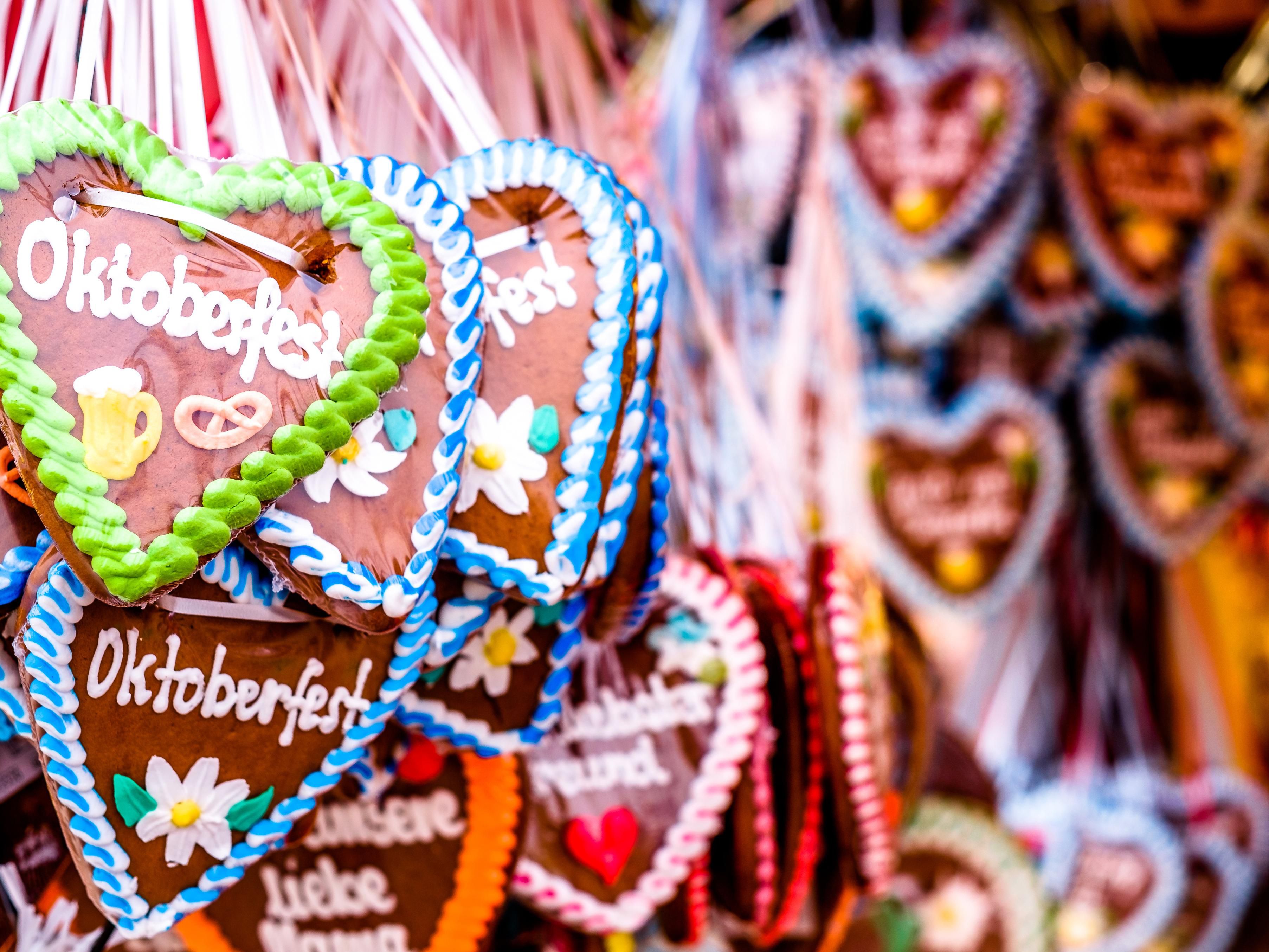 Stay at Holiday Inn Munich South, only 10 minutes from Oktoberfest by public transport. Enjoy the famous beer festival's vibrant atmosphere and return to the comfort of your modern room. Combine Oktoberfest excitement with the convenience and relaxation of Holiday Inn Munich South. Book your stay now!
