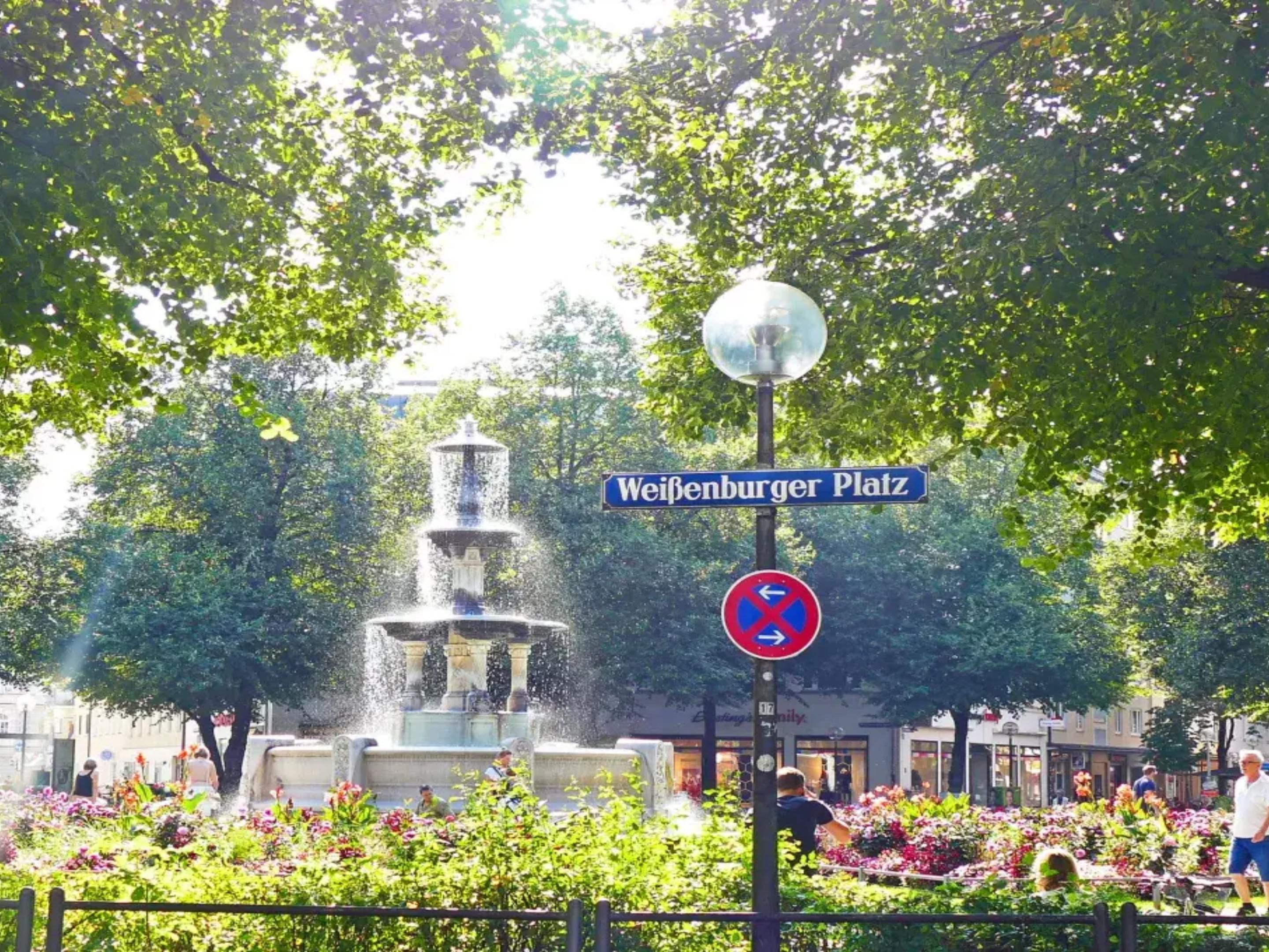 A stroll through Haidhausen, the neighborhood where our Hotel is located, might make you feel as though you're in Paris. Green spaces and parks with colorful flower beds and symmetrically planted trees are set against historic buildings in pink, yellow, and dove blue. The neighborhood's friendly atmosphere makes it perfect for a leisurely walk.
