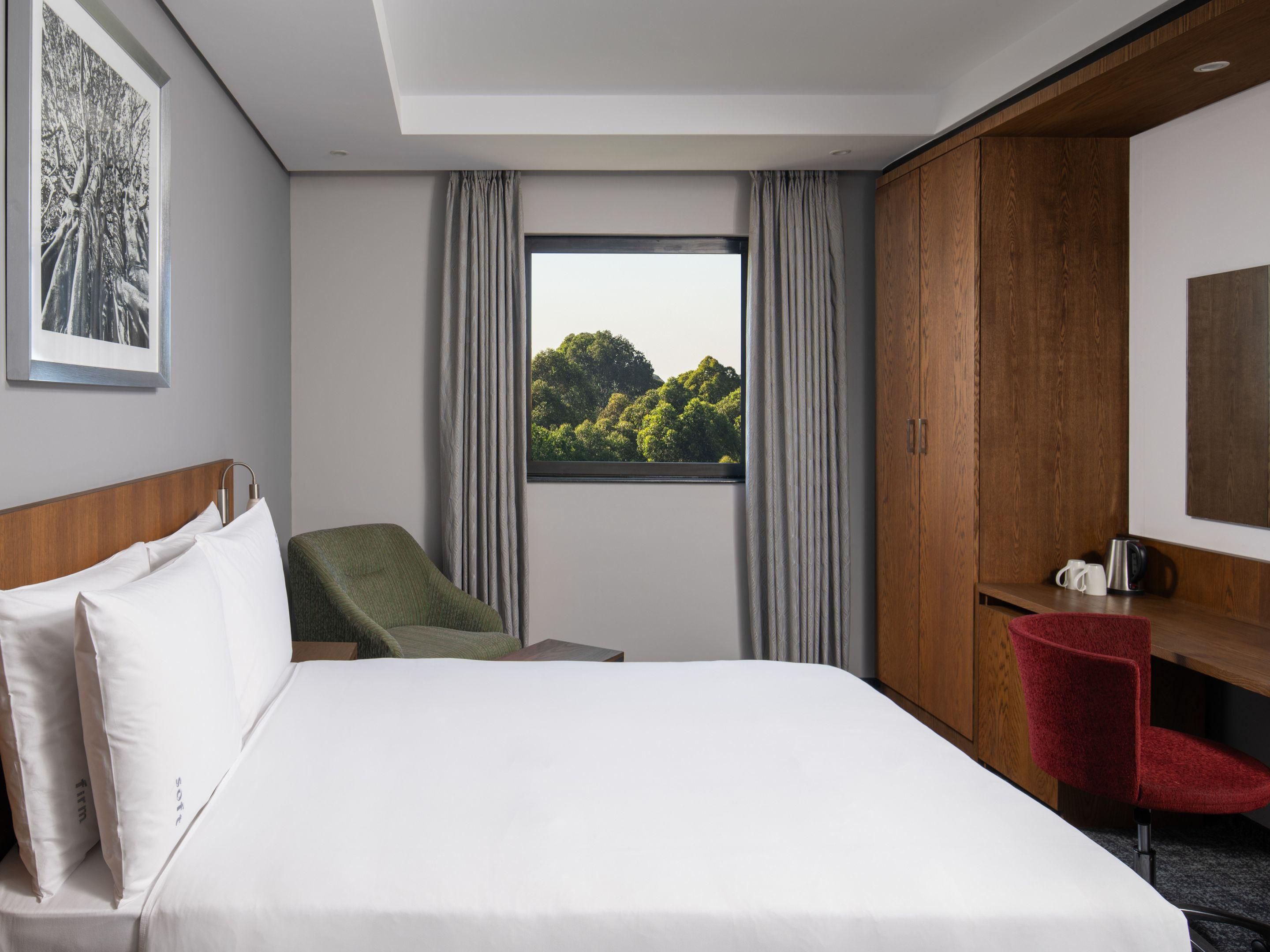 Holiday Inn Hotel Rooms