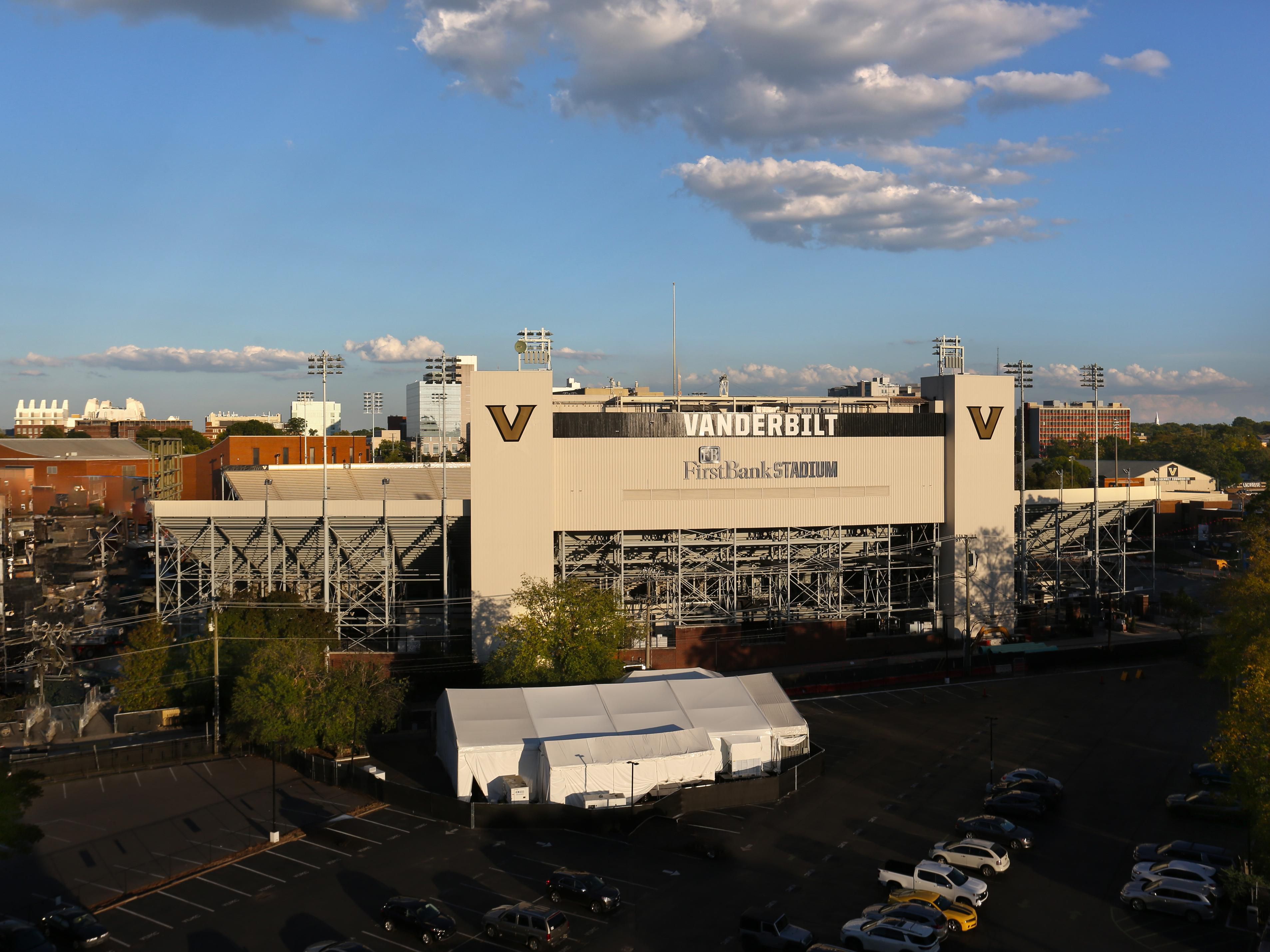 Hotel is ideally situated for a visit to Vanderbilt University, sitting directly across the parking lot from Vanderbilt Stadium.