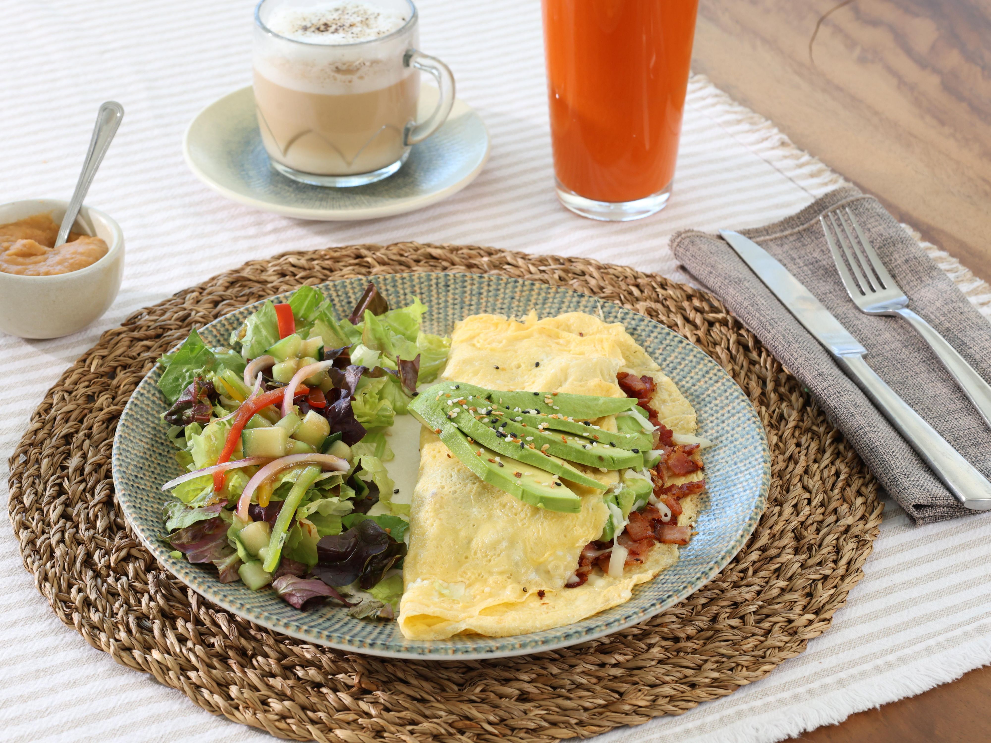 A spectacular place known as the best restaurant in the city, Al Italiano brings authentic Italian cuisine with a variety of great dishes for breakfast, lunch, and dinner. Enjoy a cup of coffee with a dessert on its terrace or celebrate a birthday brunch in its private dining room.