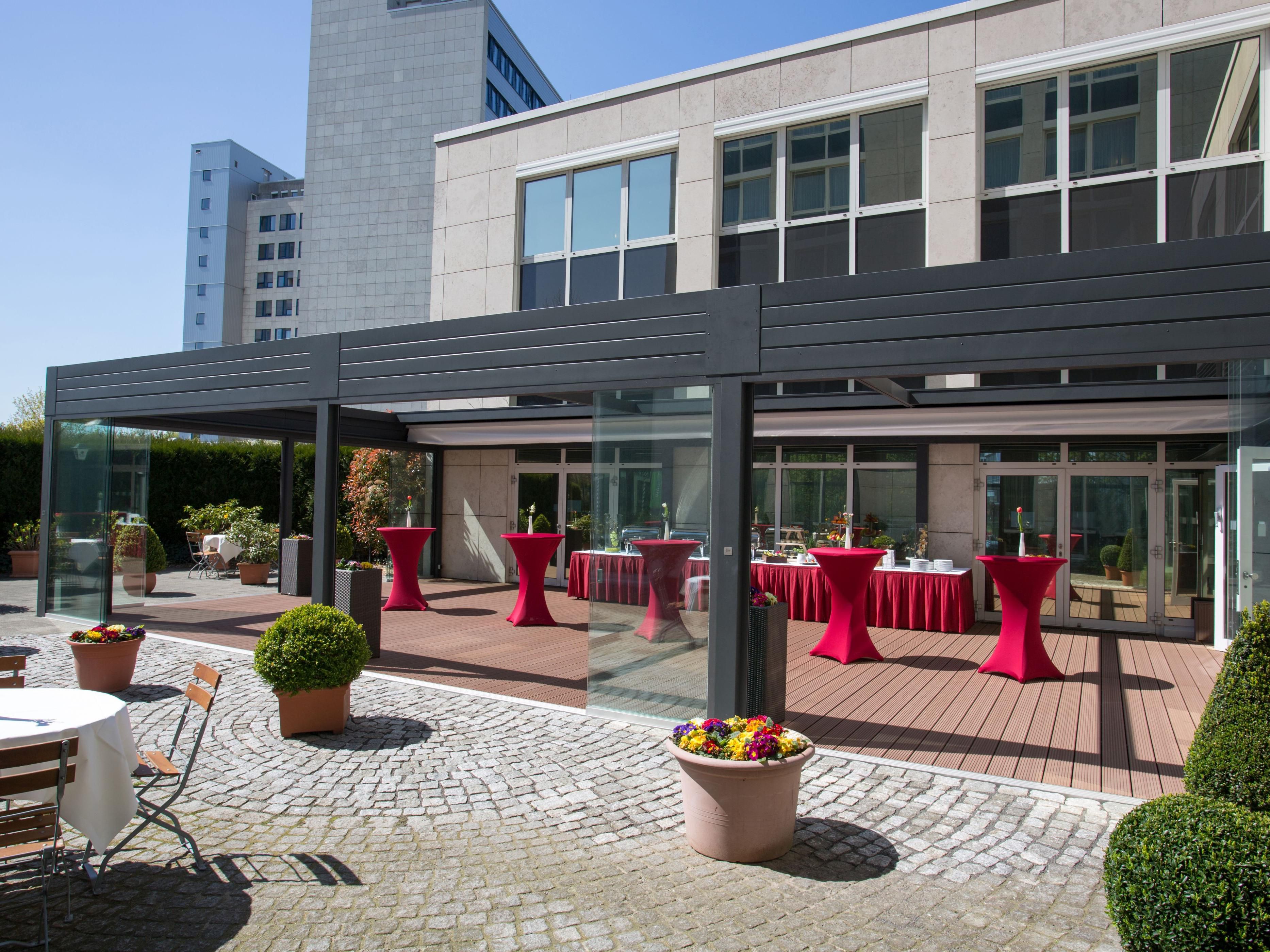 Are you planning a party, celebration, or meeting outdoors? Our Bremerhaven outdoor terrace with beer garden offers the best conditions for your Meet & Greet Event or outdoor celebration. Whether a wedding, celebration, anniversary, summer party, meeting, or team event.