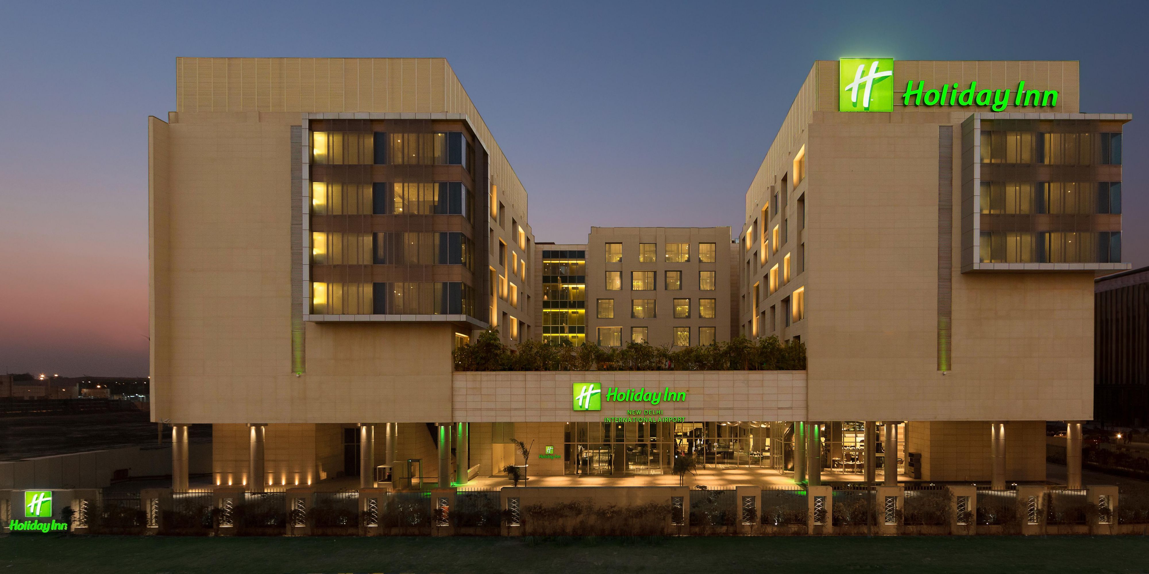 HOLIDAY INN NEW DELHI INTERNATIONAL AIRPORT, AN IHG HOTEL NOVA