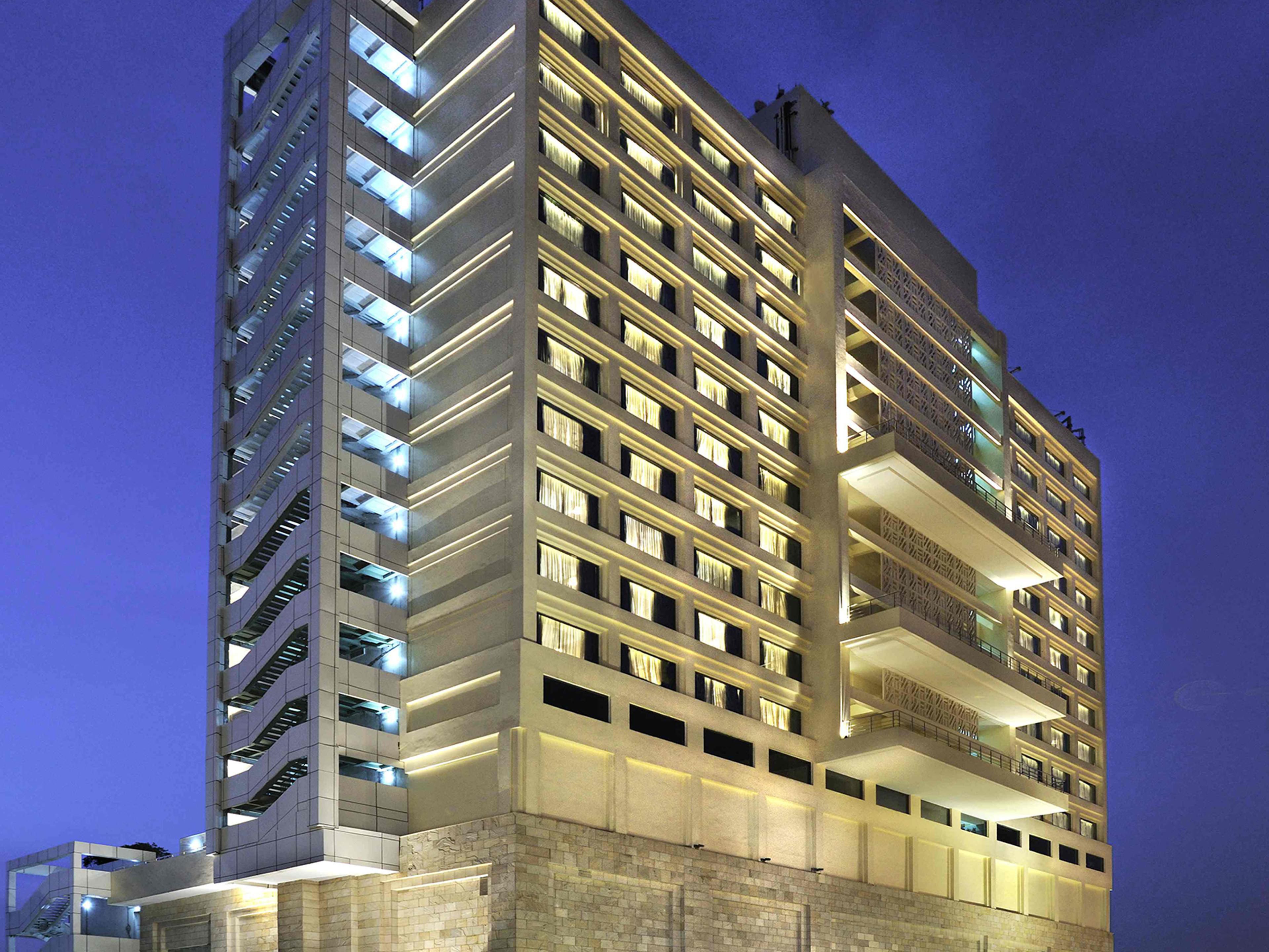 HOLIDAY INN NEW DELHI INTERNATIONAL AIRPORT, AN IHG HOTEL NOVA