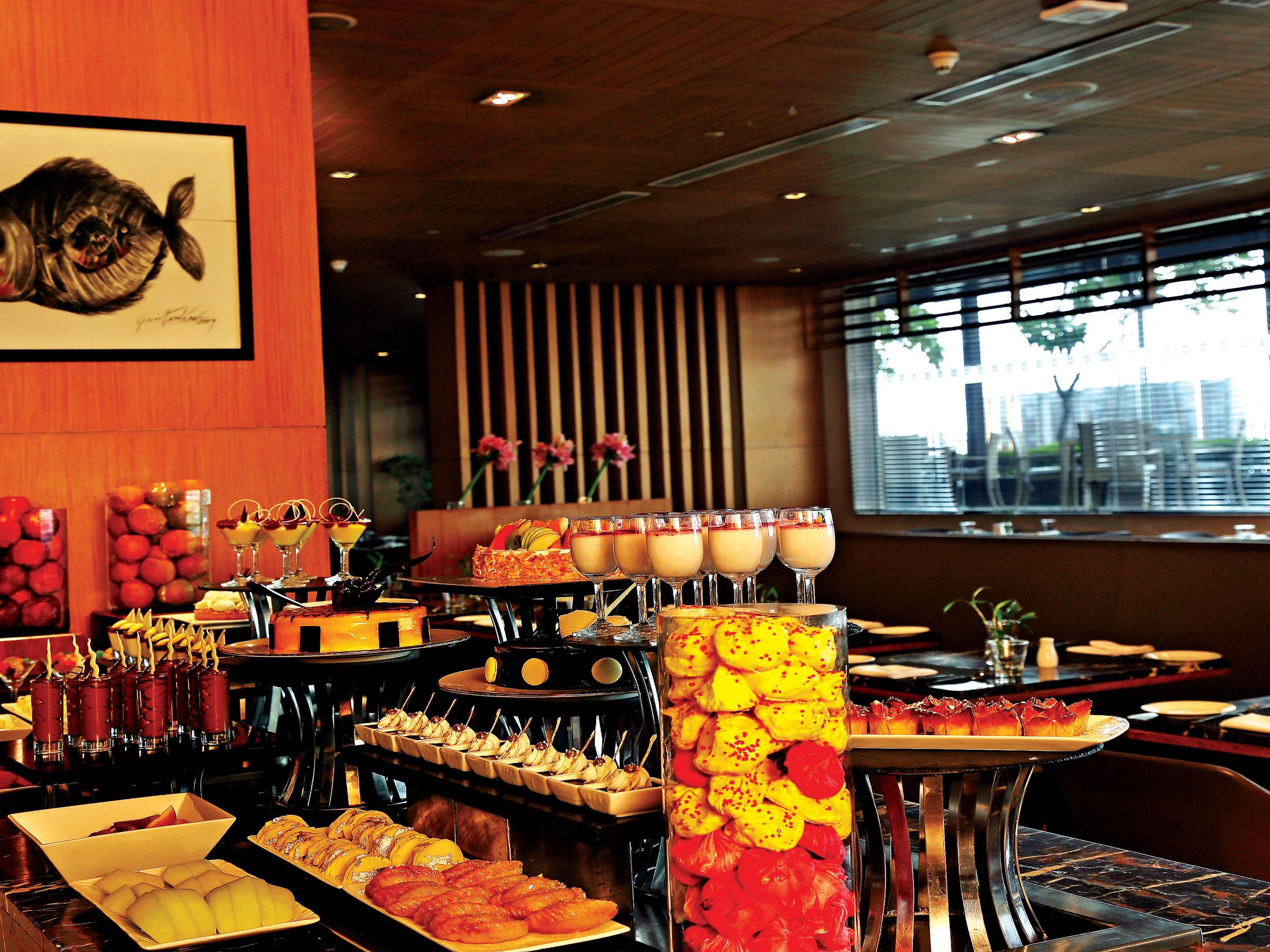Café on 3, our full service buffet restaurant, serves sumptuous spread of International and an array of Indian cuisine, overlooking the Infinity pool and a beautiful alfresco dining. It offers multi-cuisine buffet breakfast, lunch, dinner and a selection of tempting a la-carte options.
