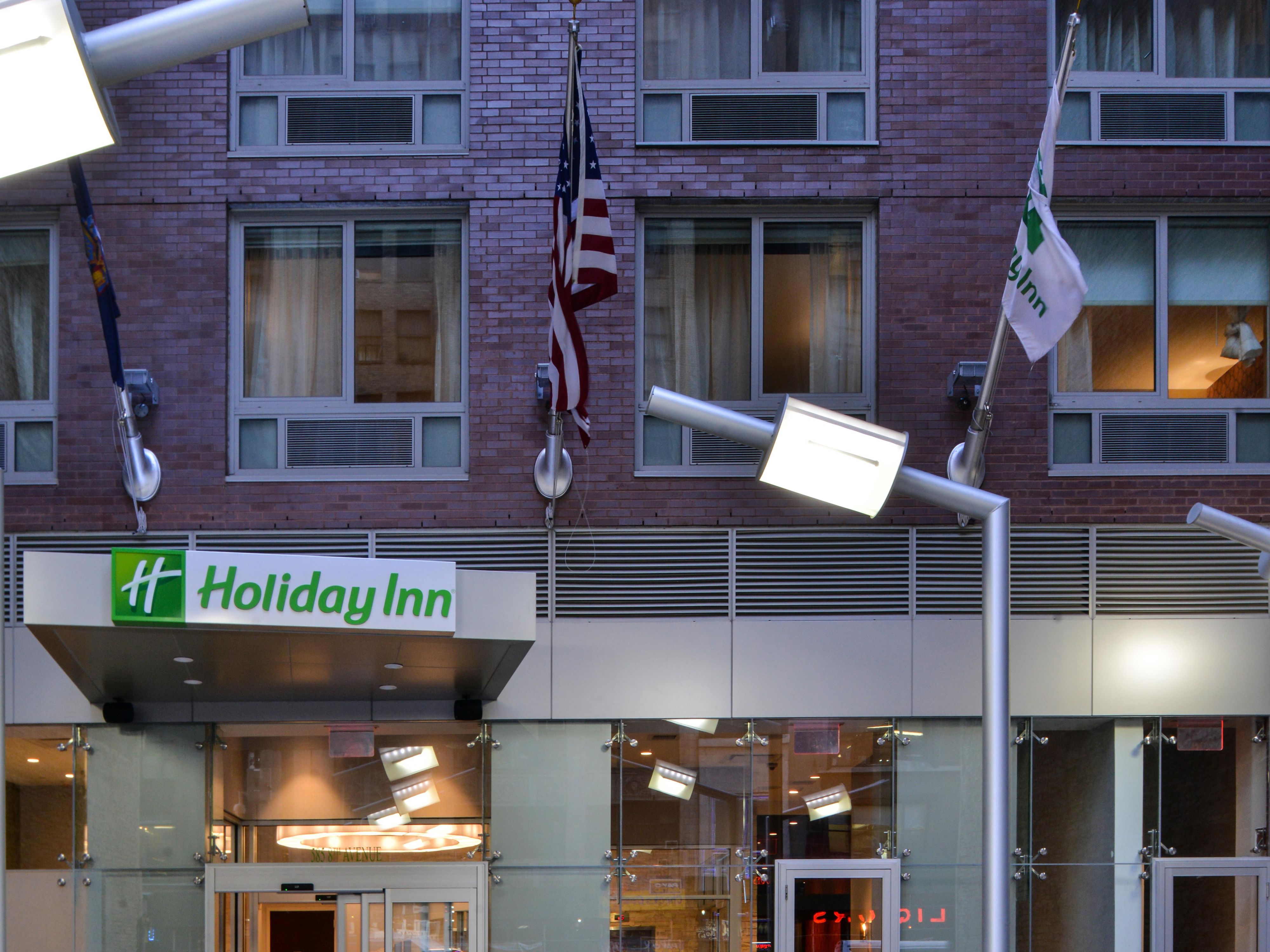 hotels-in-midtown-west-manhattan-holiday-inn-nyc-times-square