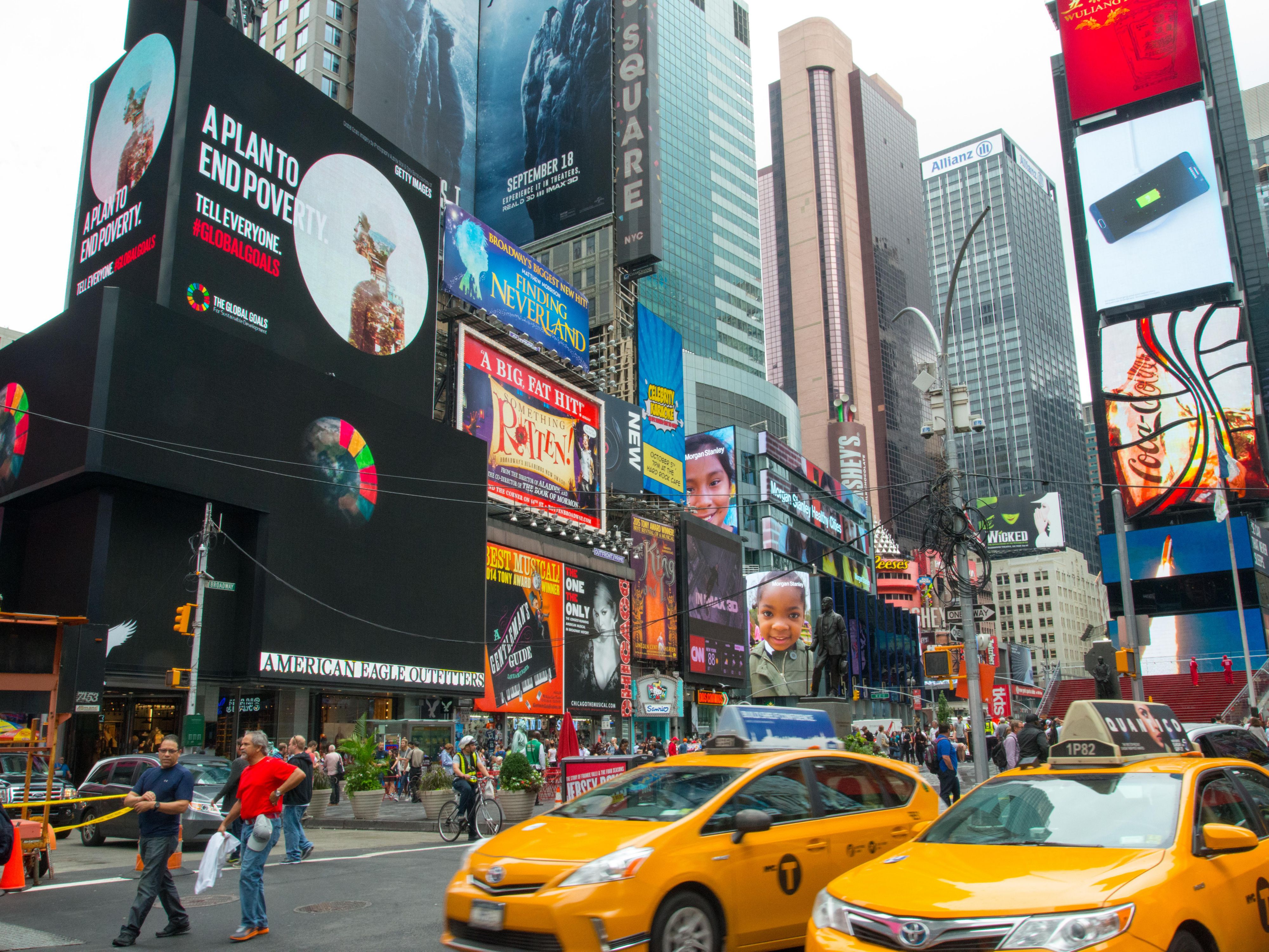 Our Holiday Inn hotel in Midtown Manhattan is surrounded by popular local attractions including Times Square, Bryant Park, Hudson Yards, and many more.