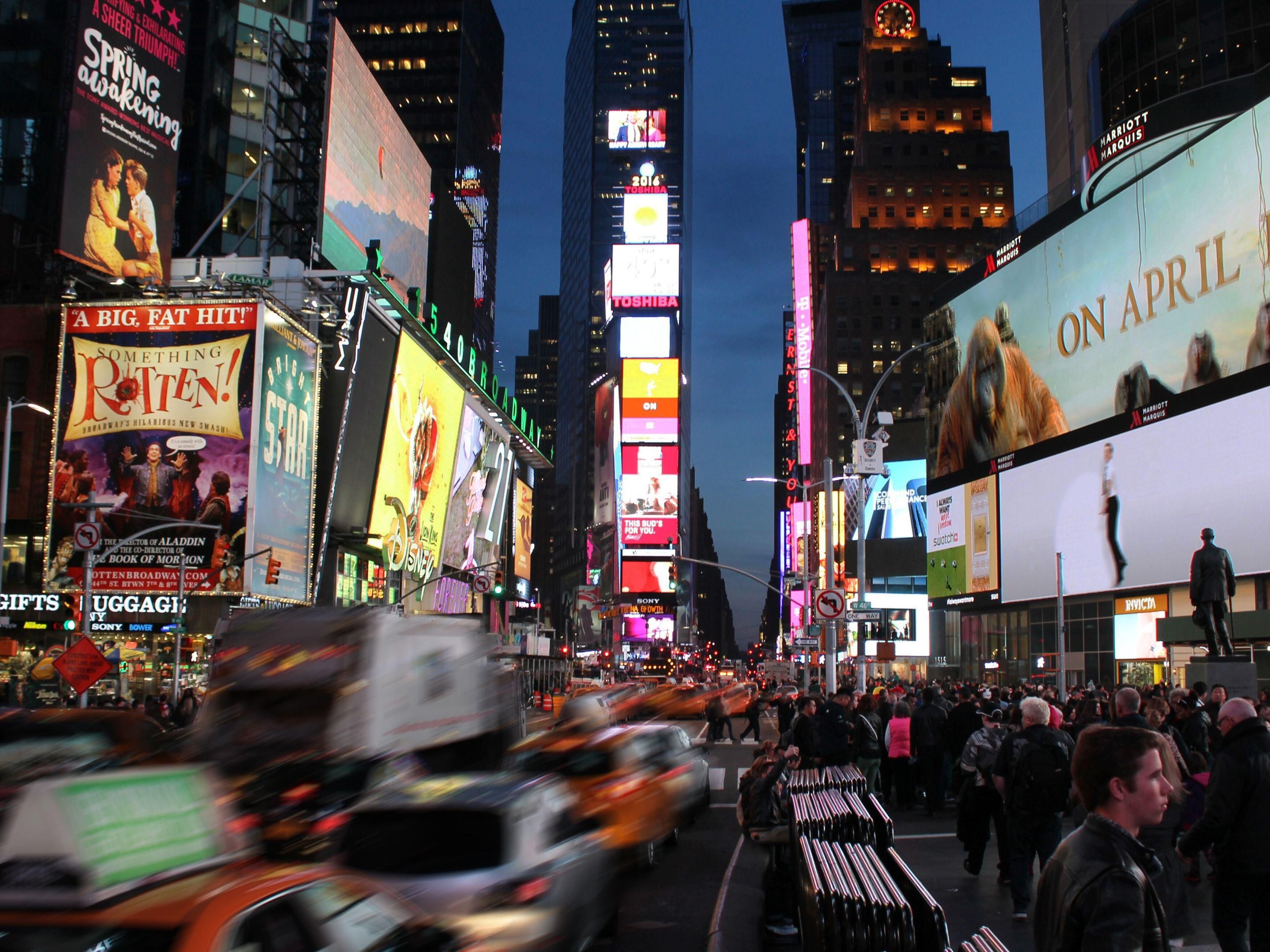 Image 37: Our Holiday Inn hotel in Midtown Manhattan is surrounded by popular local attractions including Times Square, Bryant Park, Hudson Yards, and many more.