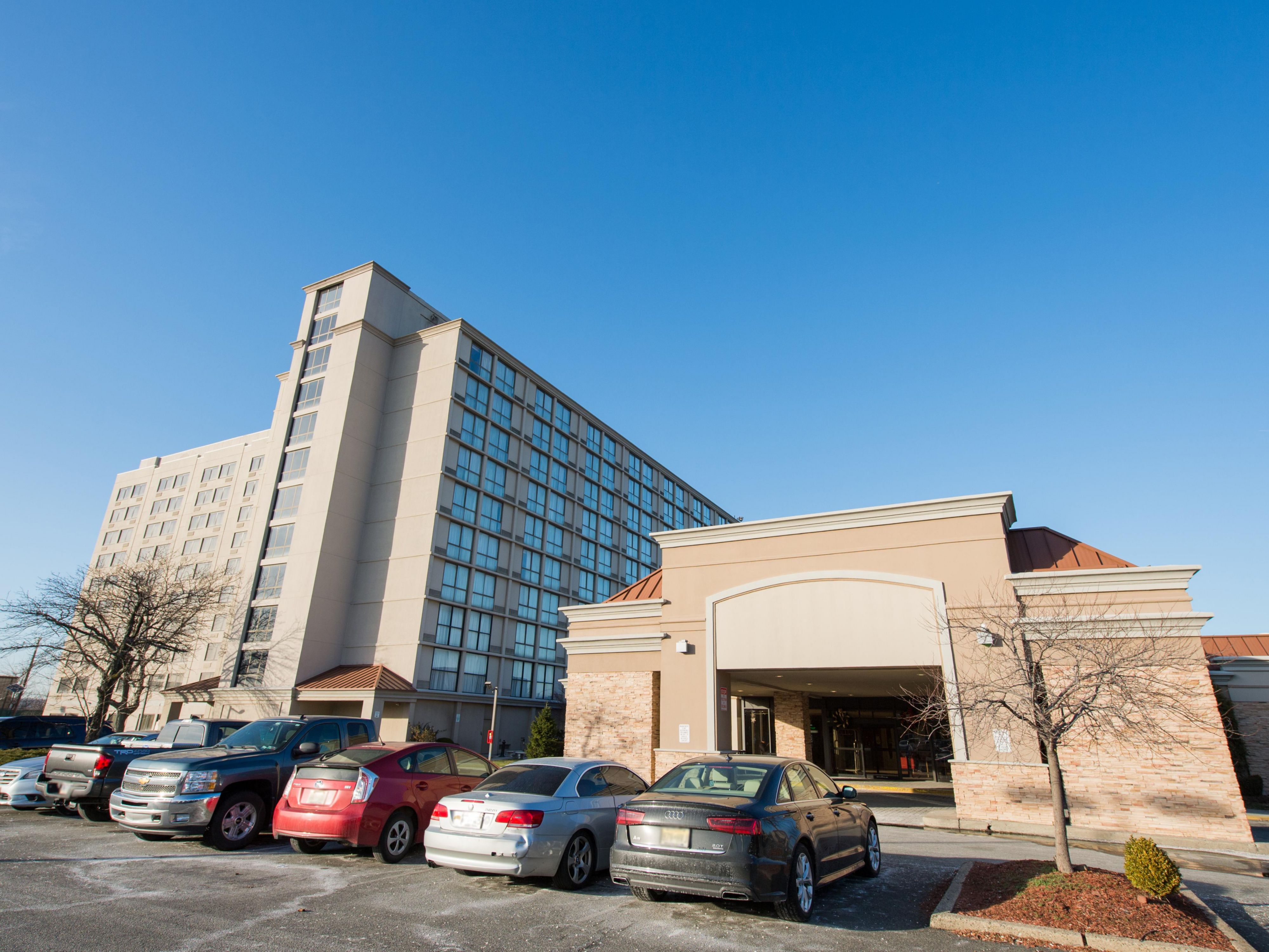 Newark, NJ Airport (EWR) Hotel - Holiday Inn Newark Airport