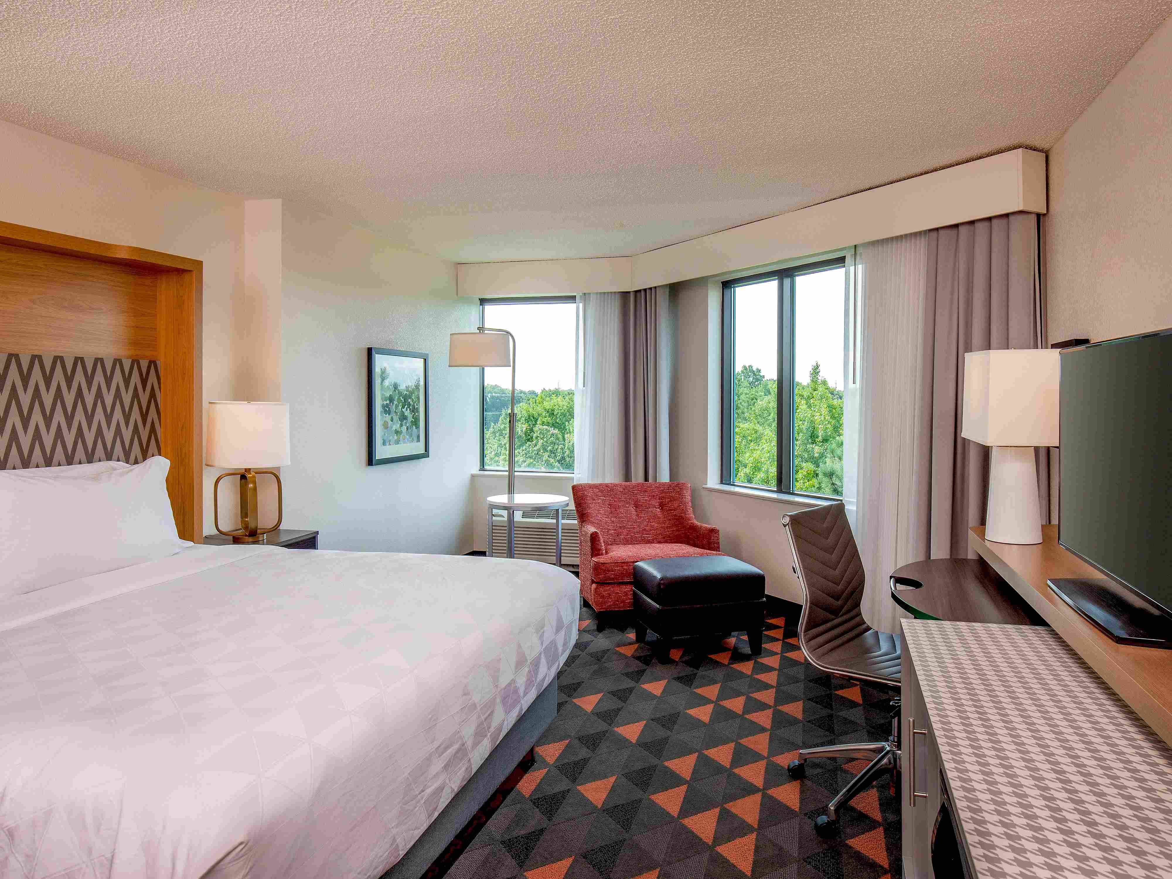 Holiday Inn Express Newport Guest Room & Suite Options
