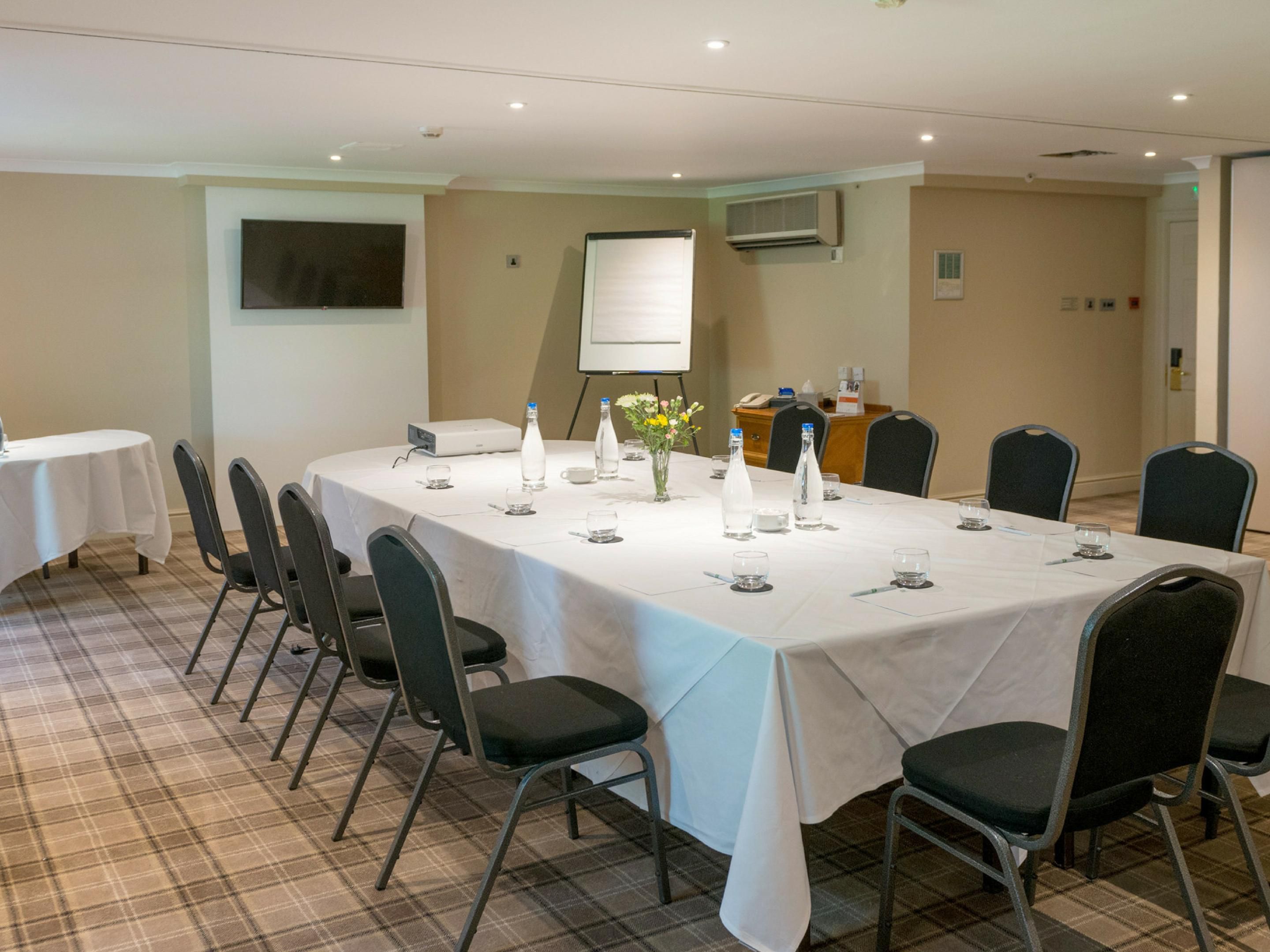 Looking for the perfect venue to host your next meeting? With us, you can build your ideal package and our experienced staff will ensure your meeting runs smoothly.