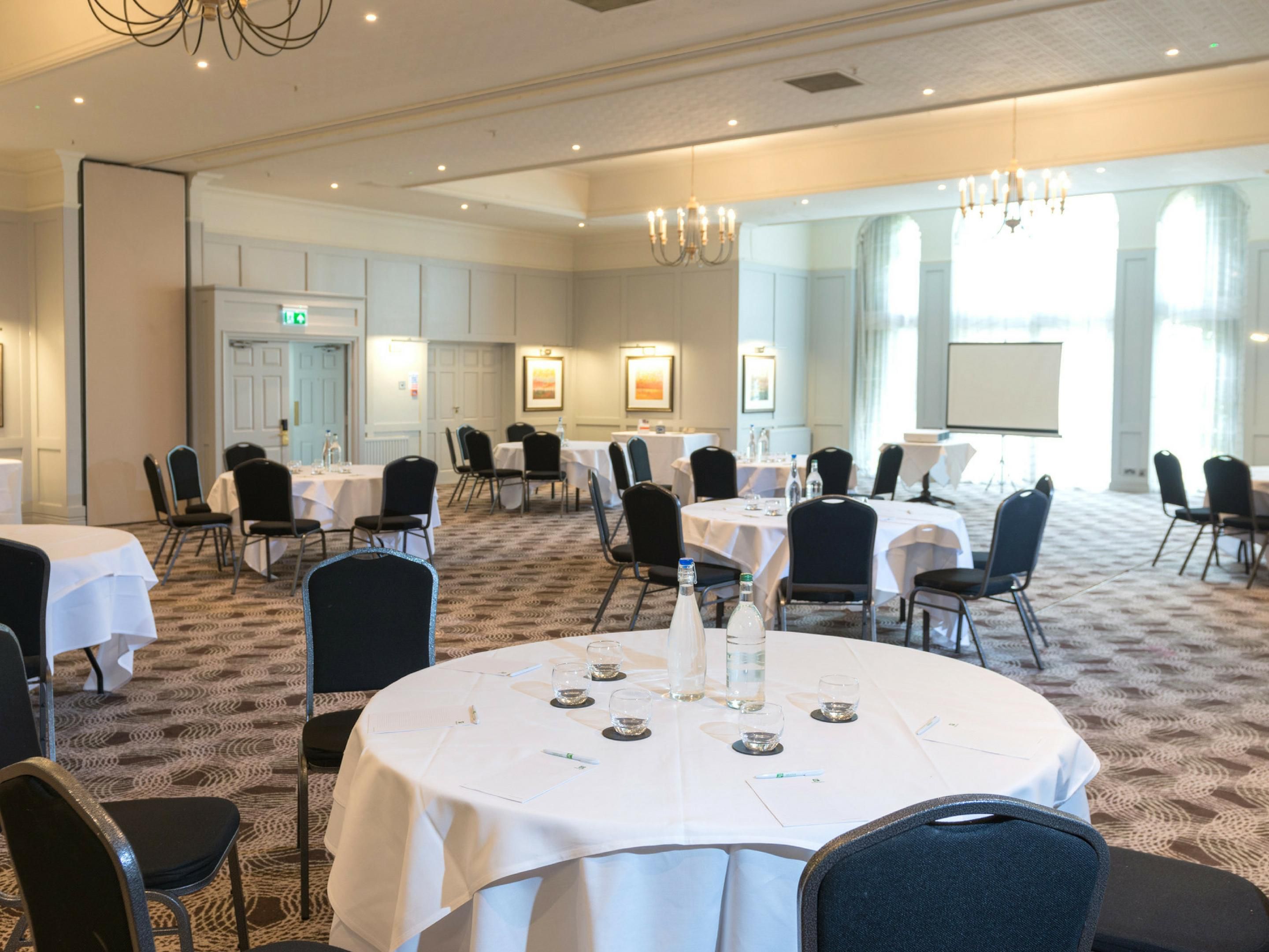 The perfect balance of value and premium service, in 2026 make the most of our DDR Lite rate only £26 per person. Including everything you need for a productive day: room hire, modern facilities, a tasty lunch, and tea and coffee. Quote DDRLITE when booking. 
