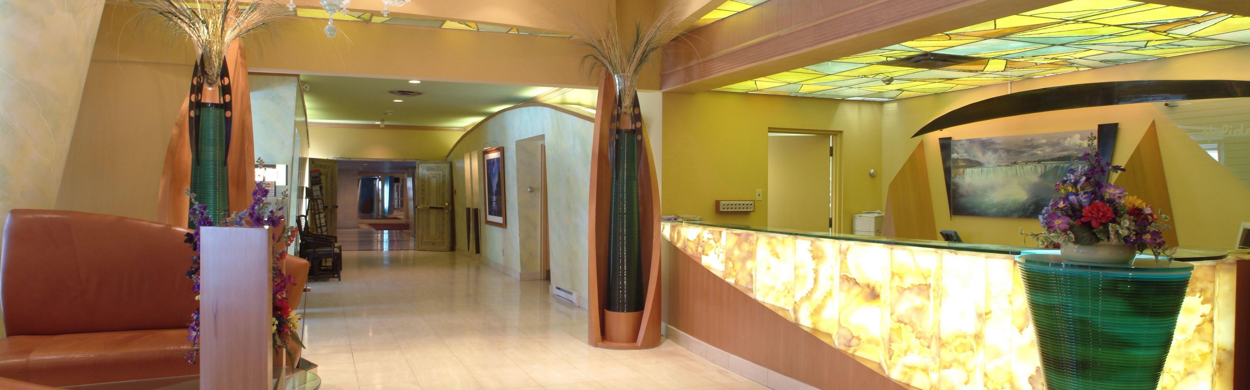 Niagara Falls Canada Hotels With Falls View Holiday Inn Niagara Falls By The Falls