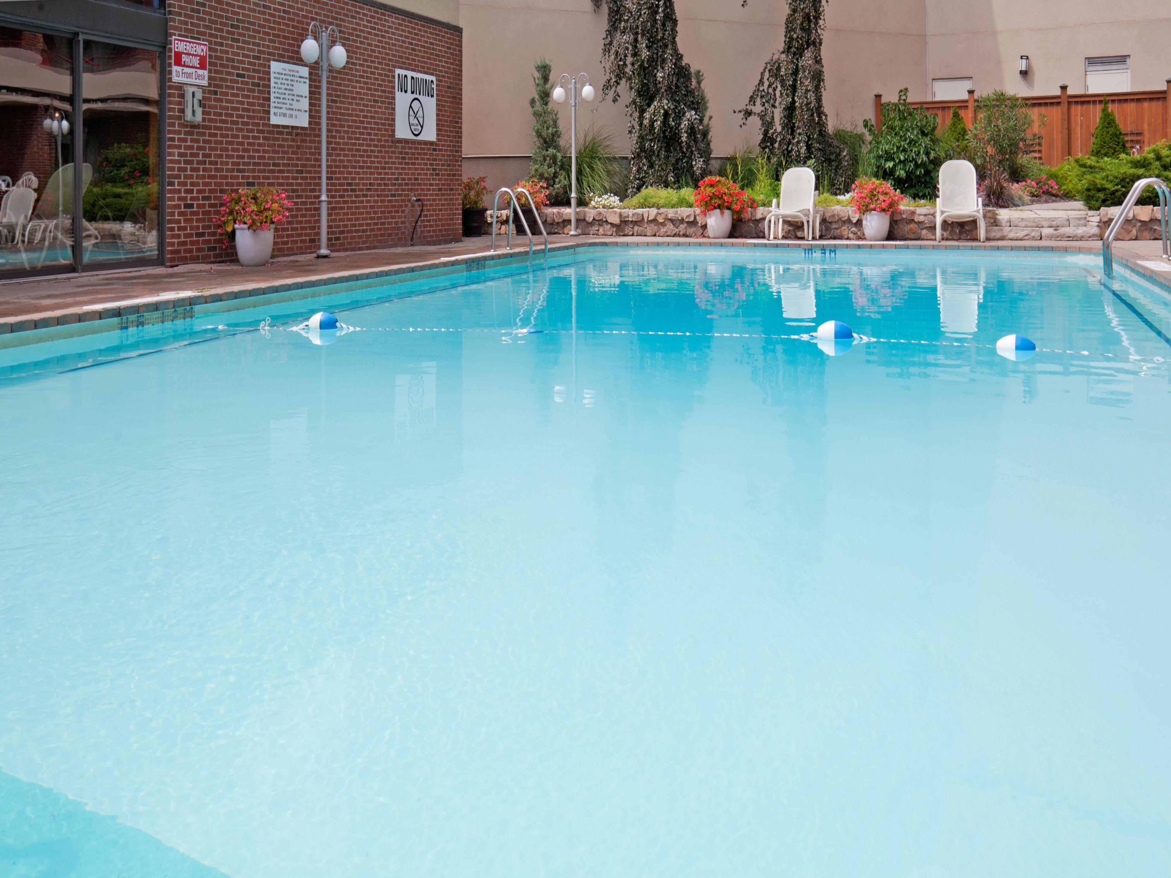 Take a dip in our indoor, heated swimming pool or relax in our heated whirlpool. We've got fun for the whole family and the perfect way to unwind after exploring Niagara Falls. Hit the pool before you enjoy some food and drinks at our onsite indoor and outdoor restaurant Coco's - we've got something delicious for everyone.
