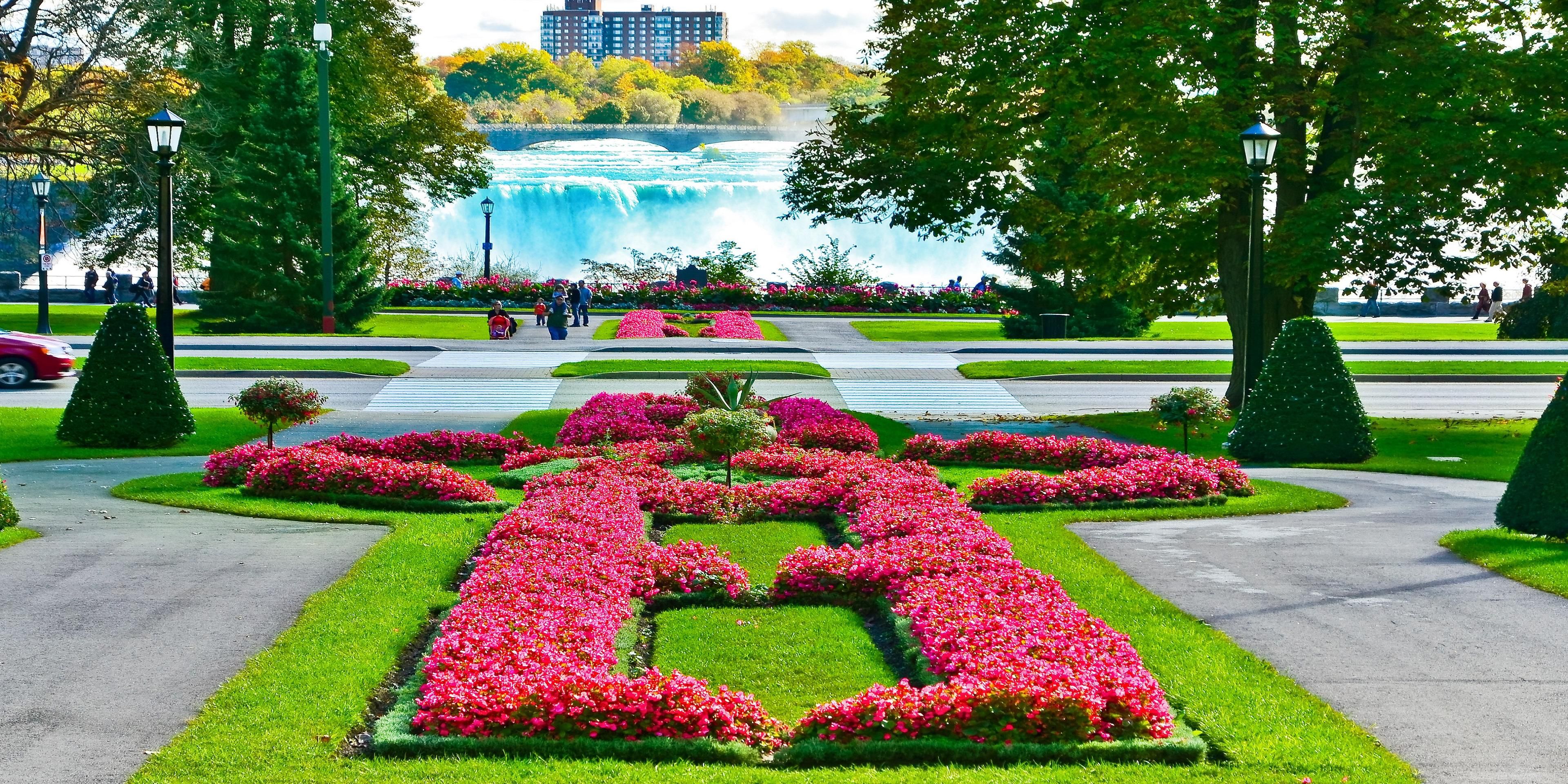 Niagara Falls Canada Hotels With Falls View Holiday Inn Niagara Falls By The Falls