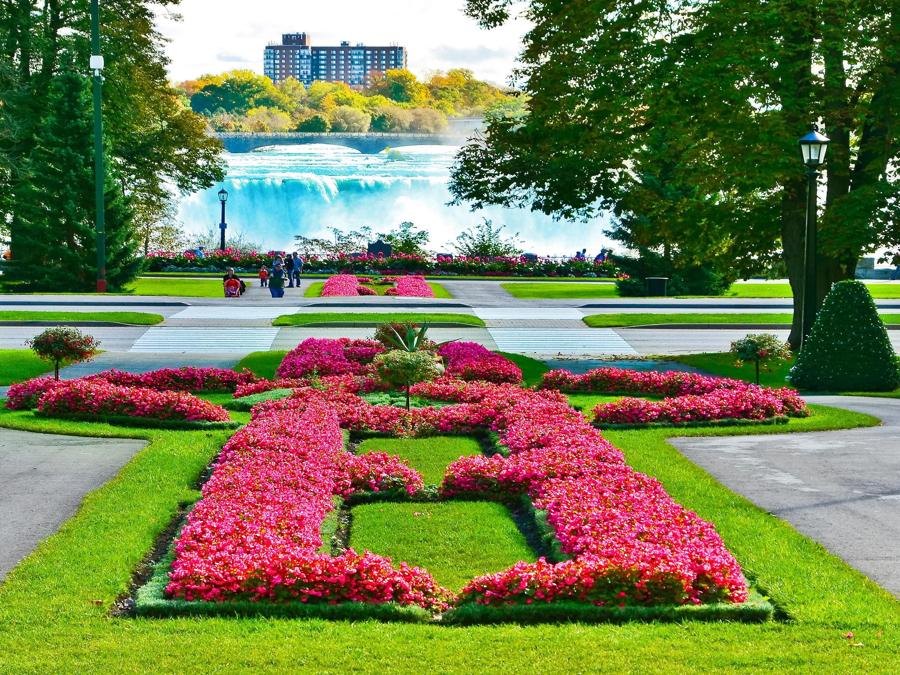 We've put together a list of our favourite things to do in the Niagara Falls area and we're the perfect home base while you explore all the beauty of the region. From Queen Victoria Park to gorgeous trails and of course, the wonderment of Niagara Falls. Book a "Staycation" today, we've got flexible offers waiting for you.
