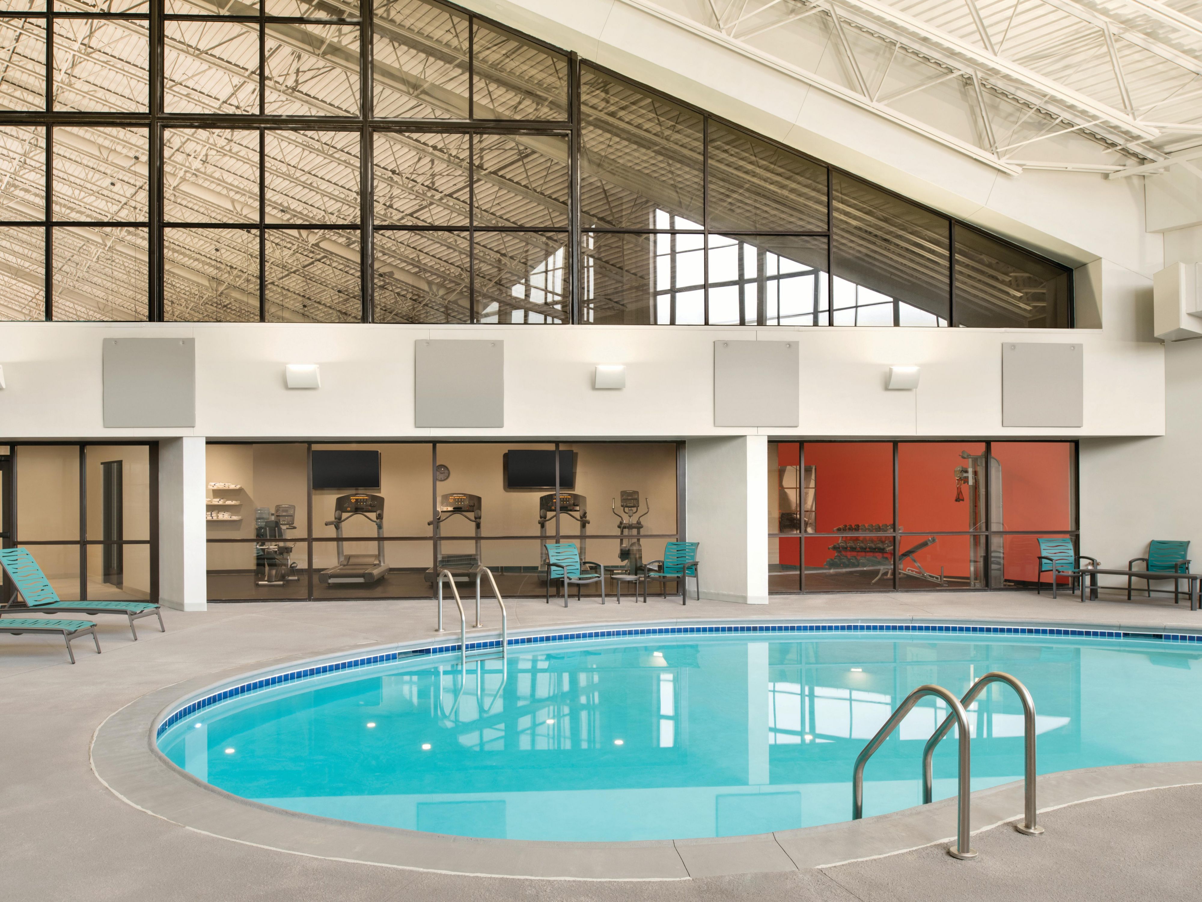 Registered guests at the Holiday Inn Bloomington-Normal hotel can take full advantage of our heated indoor pool, a clean and family-friendly place where everyone can have fun, swim laps, and cool off after a long day. Open from the early hours of the morning to the late hours of the evening, this pool is the perfect spot for recreational enjoyment.