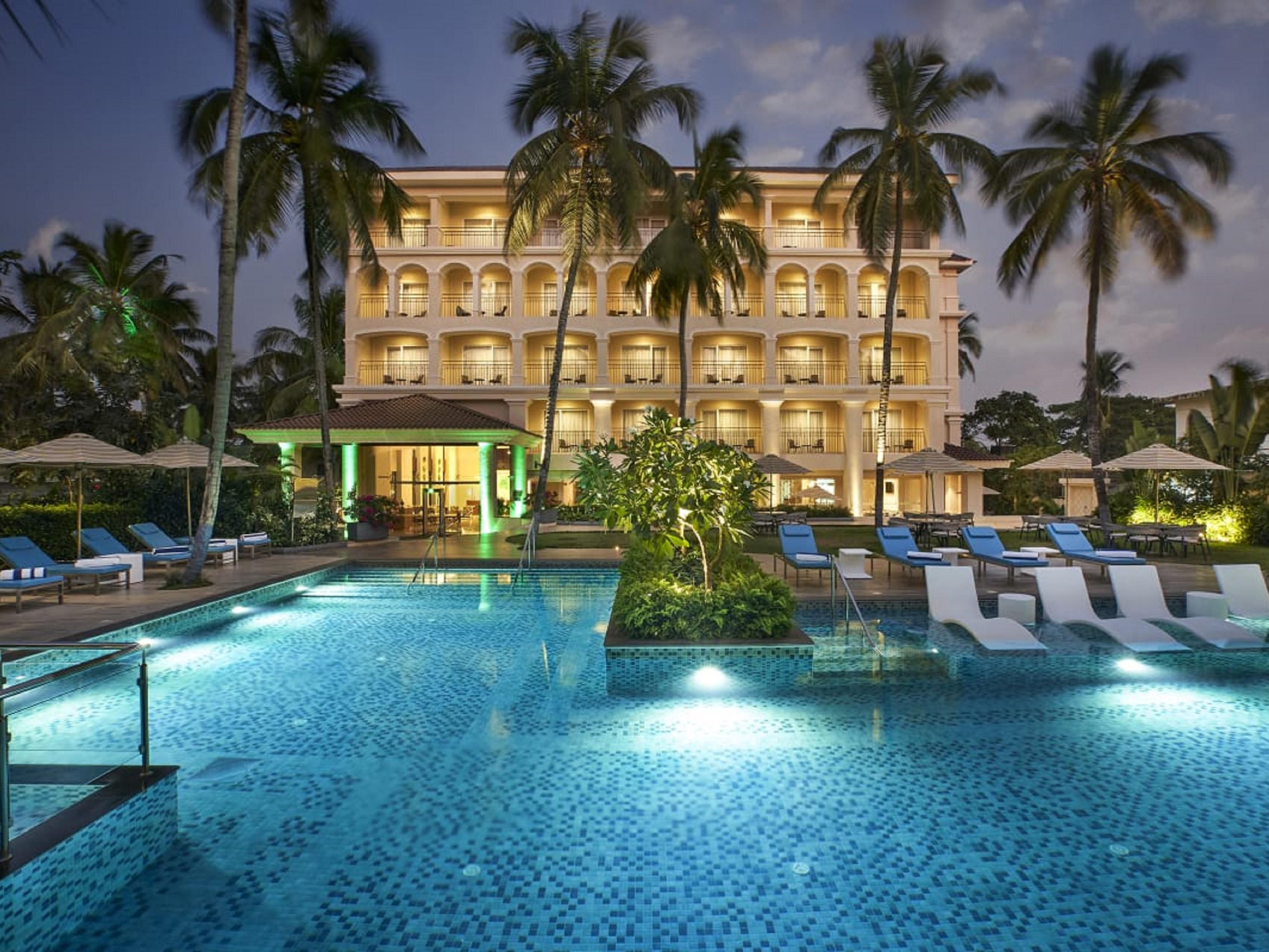 Perfect setup with a spectacular view of the pool, set amidst a cosy garden under the starry light. Romantic date is now just a poolside away.