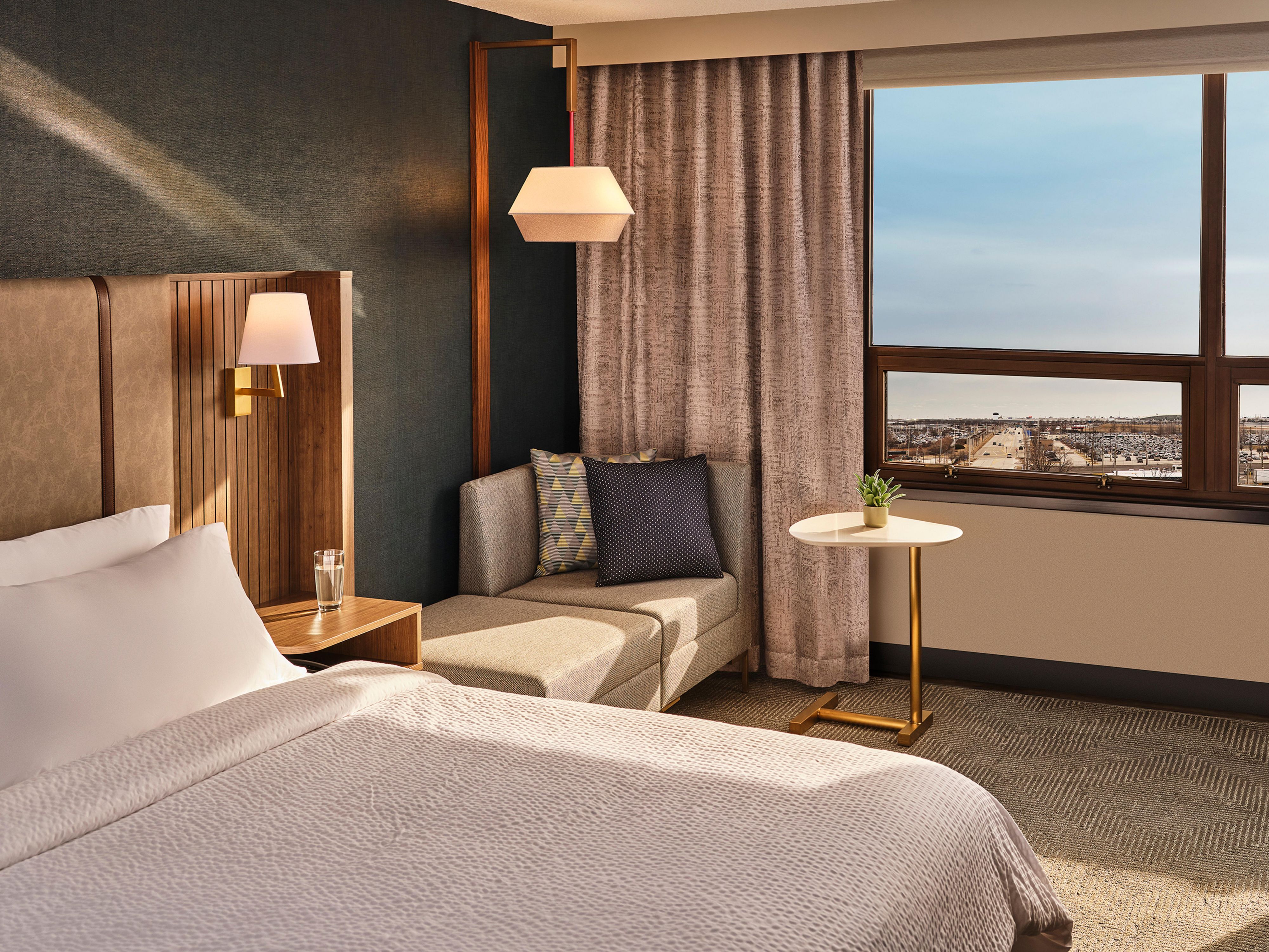 غرفة نزلاء بسرير كبير جداً