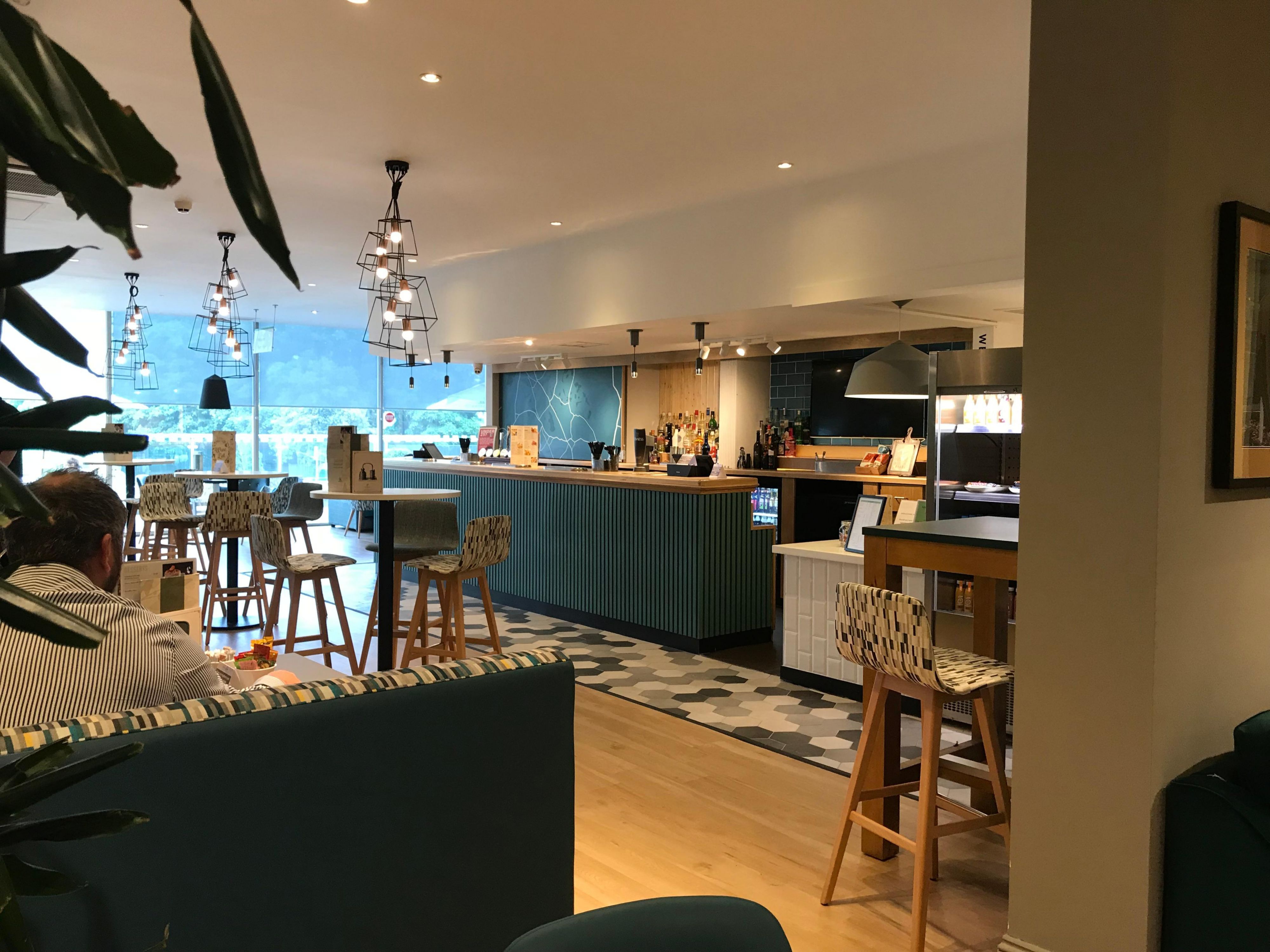 With several tasty options for food and drink at Holiday Inn Rugby - Northampton M1 J18, there’s something for every taste and occasion from our Open Lobby dine all day menu. We also have ample outdoor seating so you can enjoy a spot of al fresco dining on warmer days. 