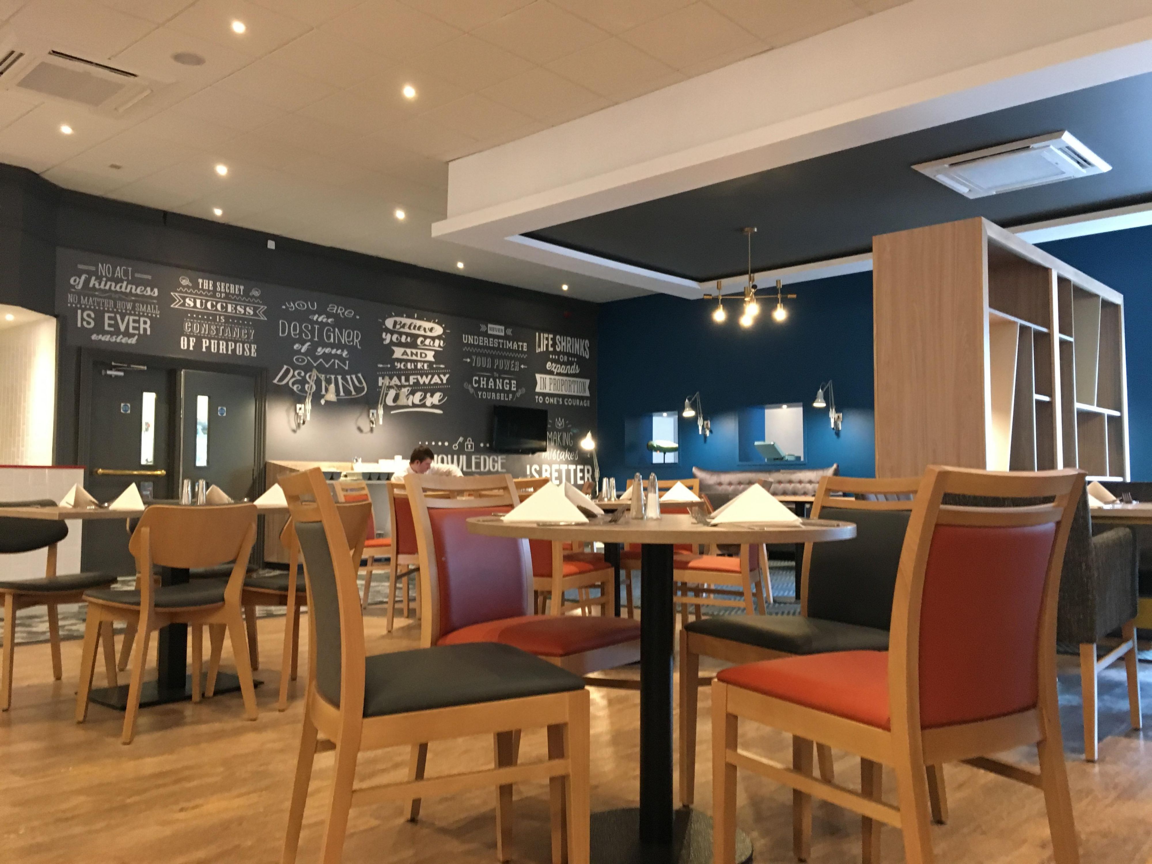 Whether you are looking for a place to meet up with friends or work colleagues, the Open Lobby at Holiday Inn Norwich - North has all that you need! We also offer ample outdoor seating so you can enjoy a spot of al fresco dining on warmer days. 