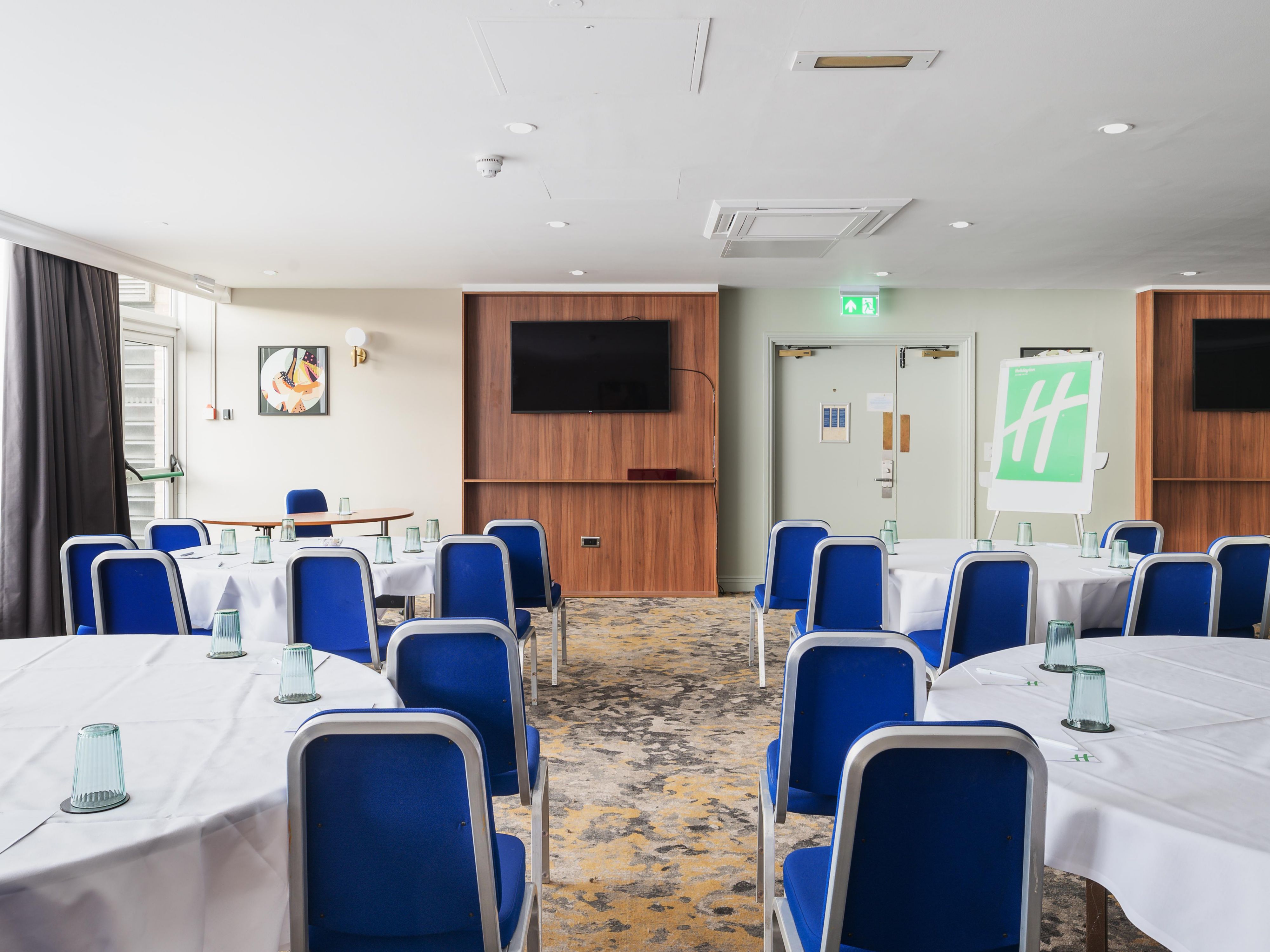 The perfect balance of value and premium service, in 2026 make the most of our DDR Lite rate only £26 per person. Including everything you need for a productive day: room hire, modern facilities, a tasty lunch, and tea and coffee. 

Quote DDRLITE when booking. 