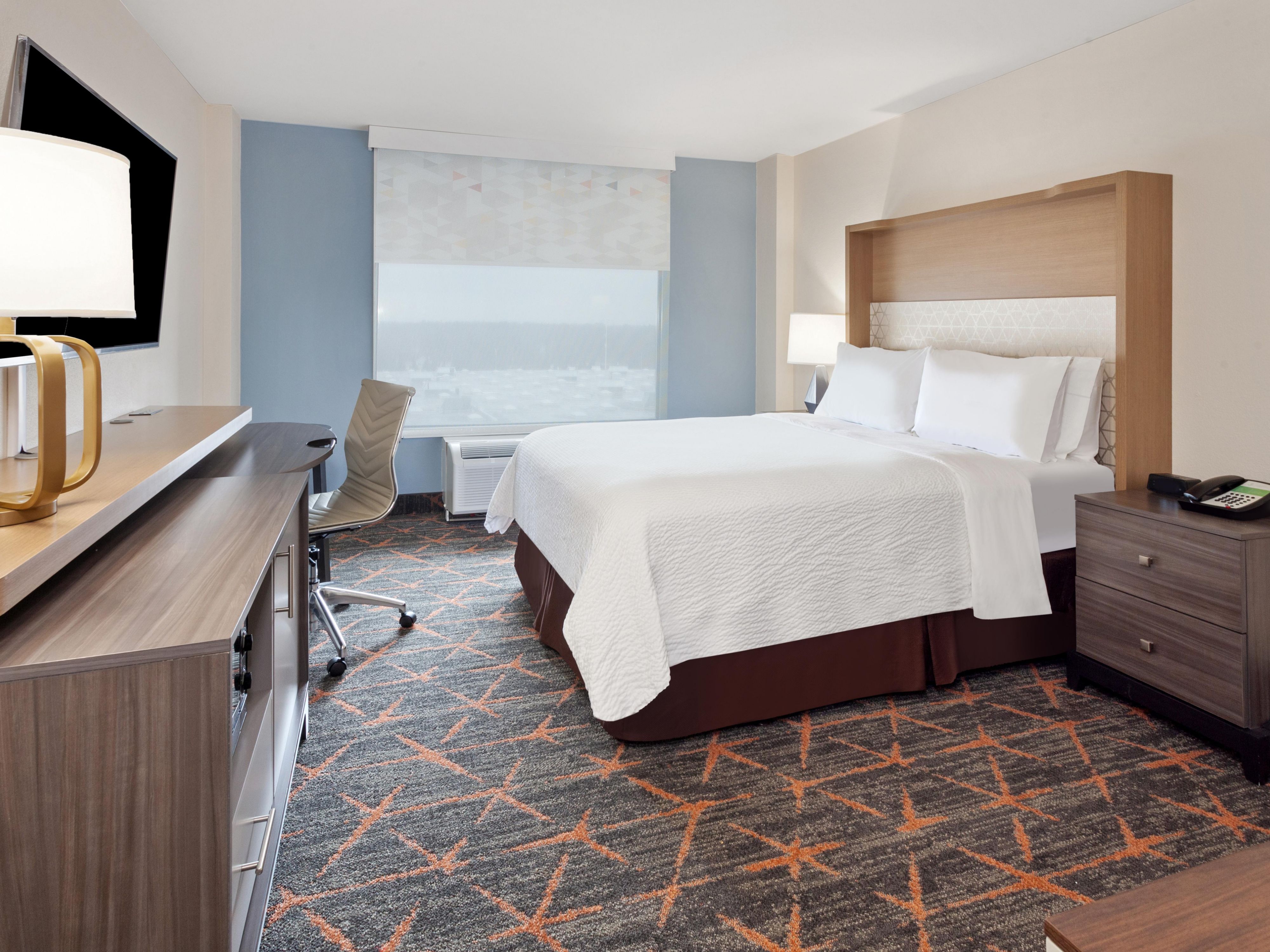 When you book a room here, you can expect the best in guestroom amenities, like our relaxing plush, triple-sheeted beds, flatscreen TVs, free access to high-speed Wi-Fi internet, workspaces , microwaves, controllable air conditioning, and bathrooms that provide complimentary Bath & Body Works shampoos and conditioners.