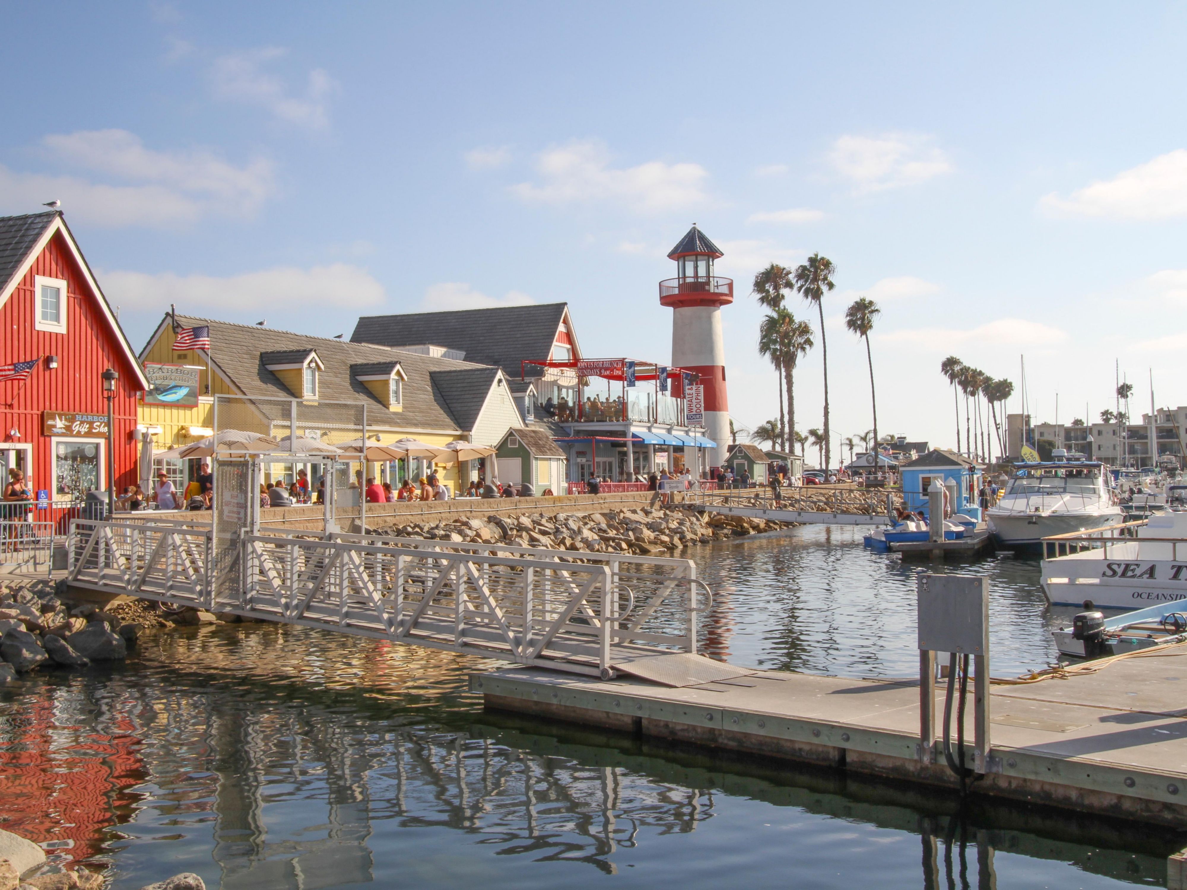 Only a 5-minute walk from the hotel lobby, the Oceanside Harbor Village offers a variety of dining options, local shops, as well as variety of activities including whale watching, boat rentals, stand-up paddleboarding, and more.