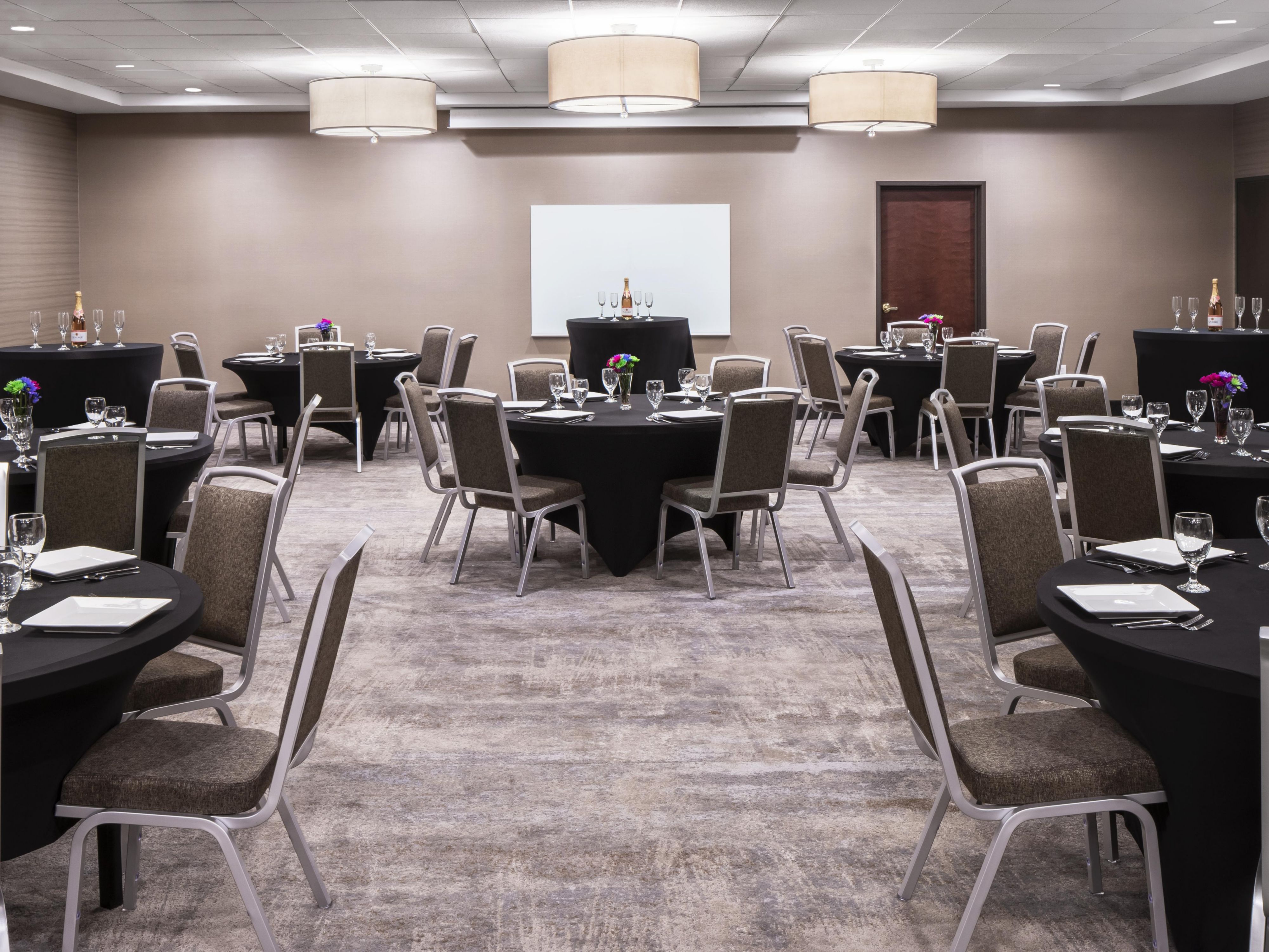 Social gatherings are happening again with some social distancing restrictions in place. Host your next reunion, retreat, conference, or holiday party at our Odessa hotel. Our hotel has three meeting rooms that can host groups of up to 120 guests.