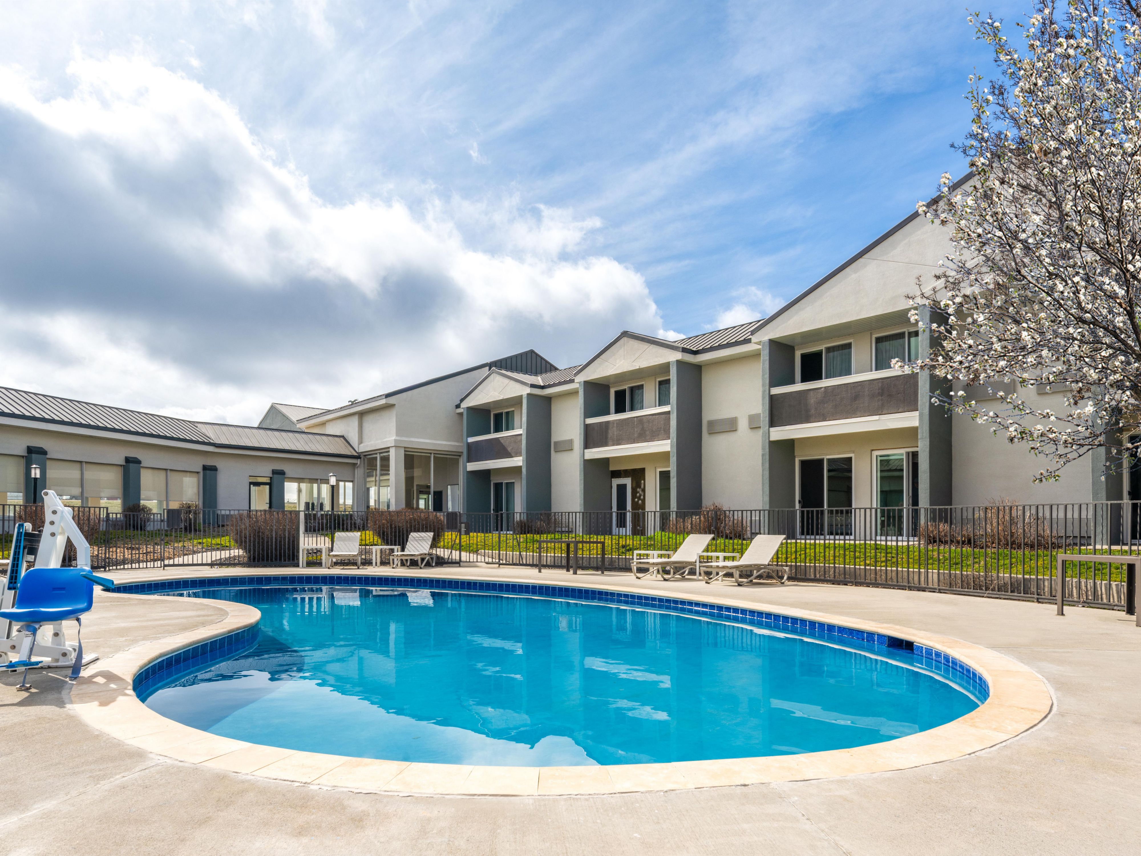 As the area's only full-service, pet-friendly hotel in Ontario, we offer thoughtful touches to help you feel at home. Take a dip in our heated outdoor pool, stay active in the Fitness Center, and enjoy on-site dining where kids under 12 eat free. Plus, enjoy access to our Business Center, self-serve laundry facility, free Wi-Fi, and parking. 