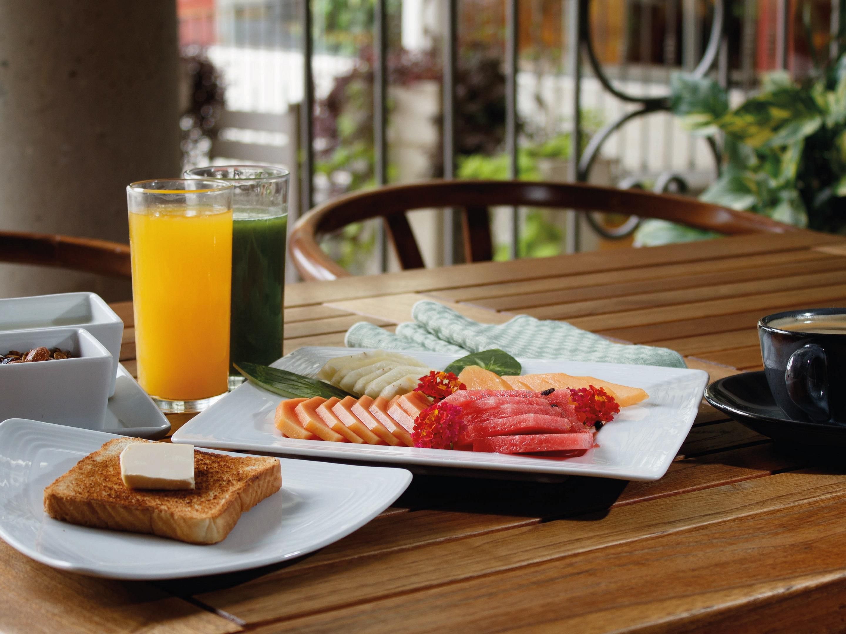 Enjoy a delicious breakfast in our Restaurant Los Ameyales, with a lot of options for all the family.