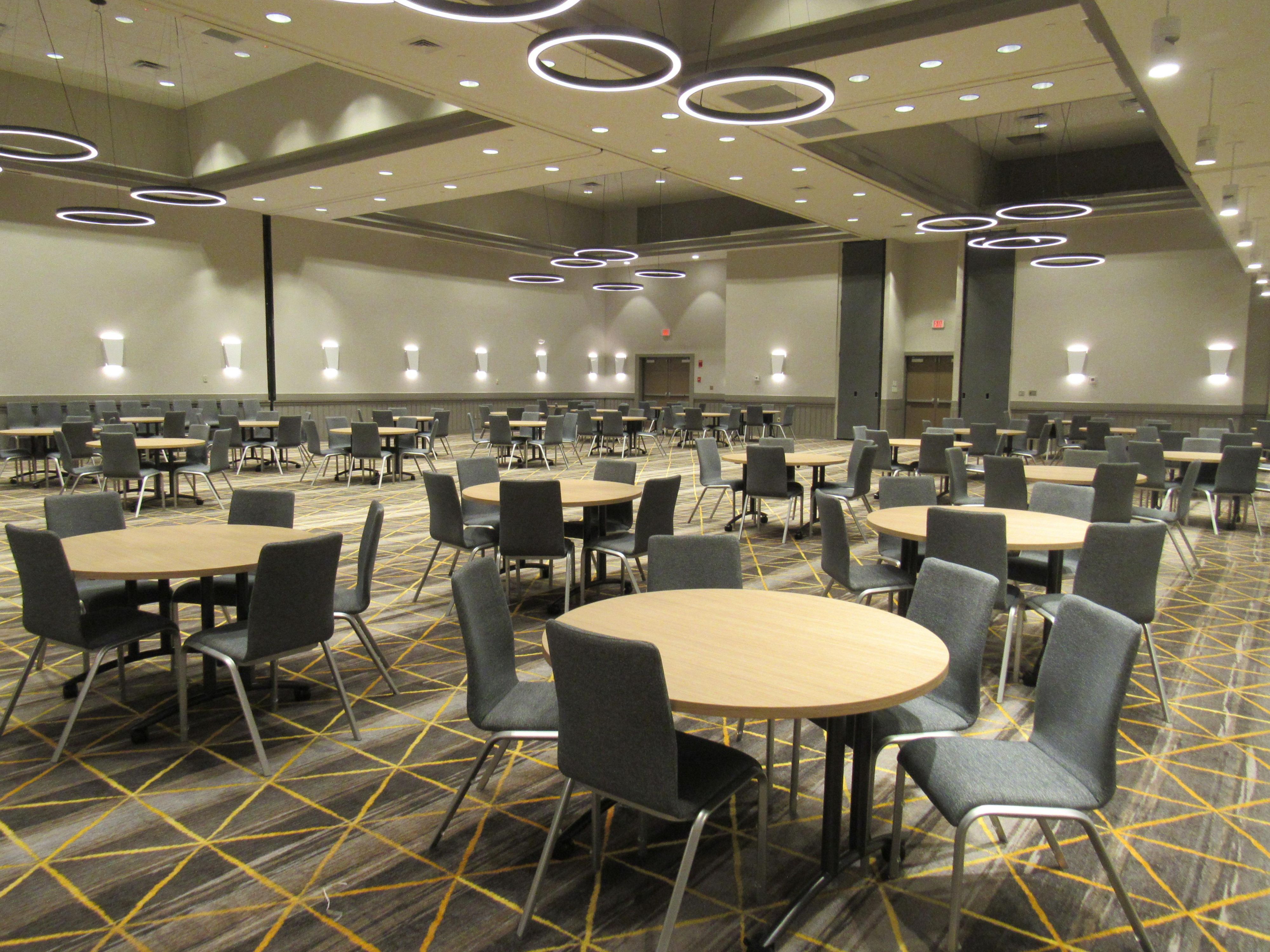 From business meetings to weddings and Quinceañeras, let us help you plan your event with style. With 5,000 square feet of flexible meeting space, we have everything you need to ensure your gathering is a complete success. Let our team help plan your Orlando events, from catering to audiovisual support.