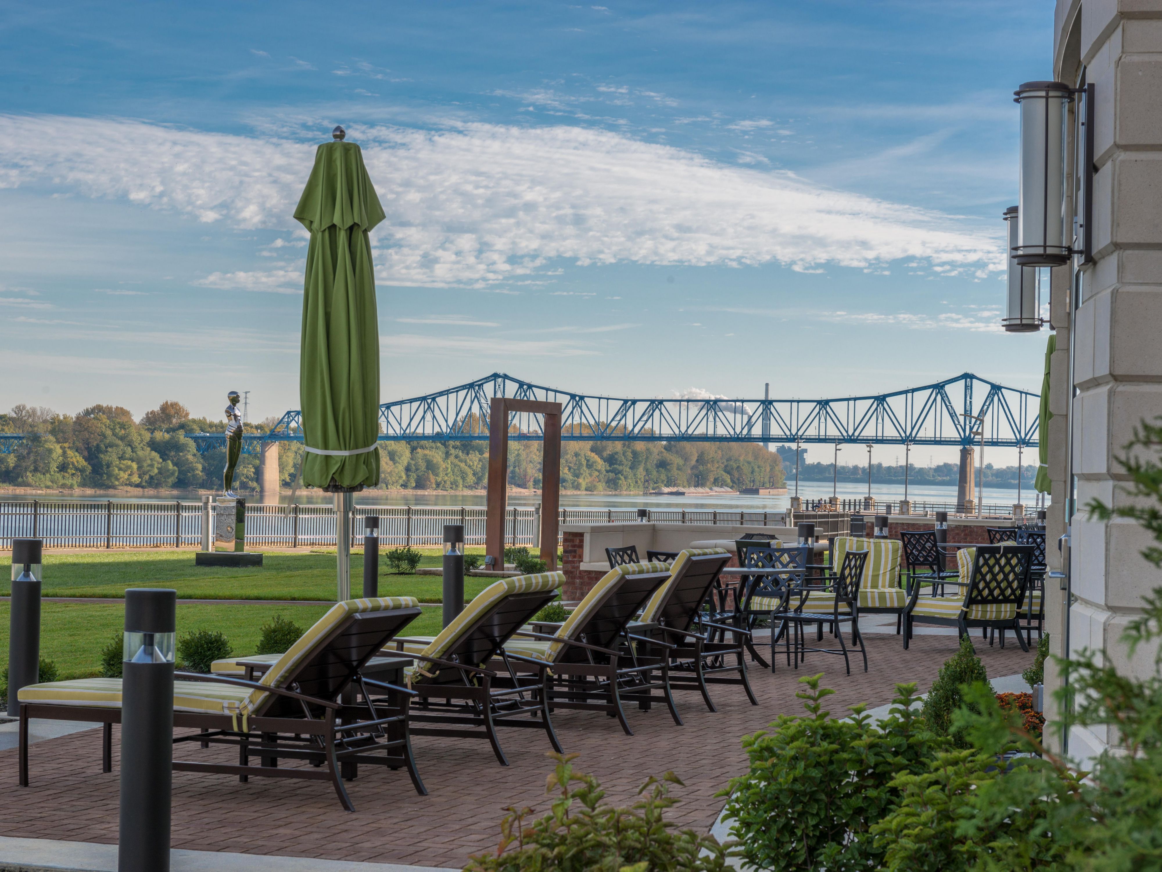 We offer breathtaking views of the Ohio River from our hotel. Stay in a balcony room and enjoy the beauty and tranquility of the river.