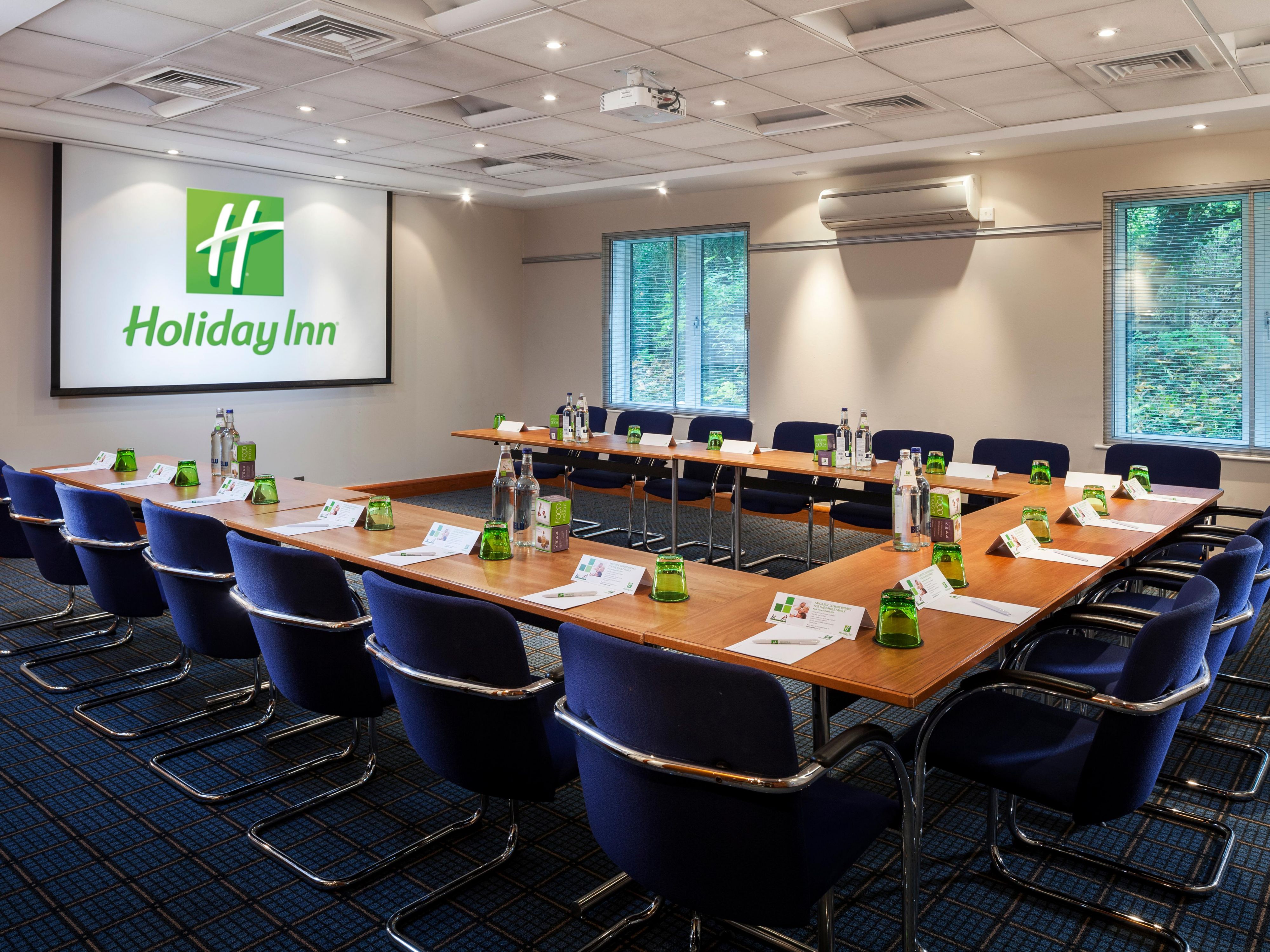 Host a conference, business meeting, or social event in our expansive Academy Conference Centre. With 11 flexible meeting rooms, audiovisual equipment, catering, and the capacity to host 160 guests, you'll have everything you need for a successful event in Oxford.