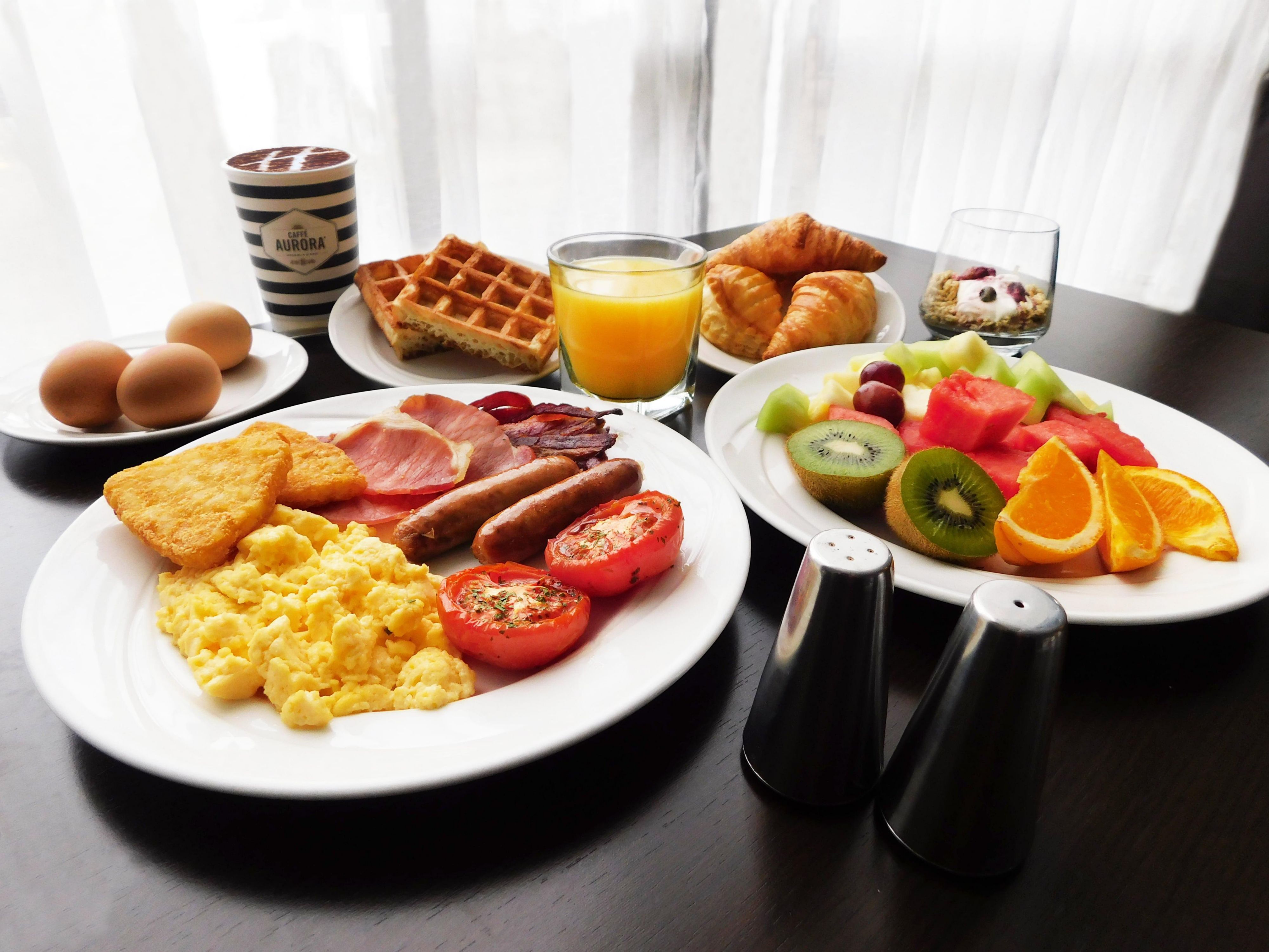 A little bit of this, a little bit of that... Enjoy breakfast your way with Holiday Inn Parramatta's full buffet breakfast! Kids 12 and under eat free when dining with a paying adult staying in the hotel, to help you save on the basics, and to satisfy even the pickiest of eaters! 