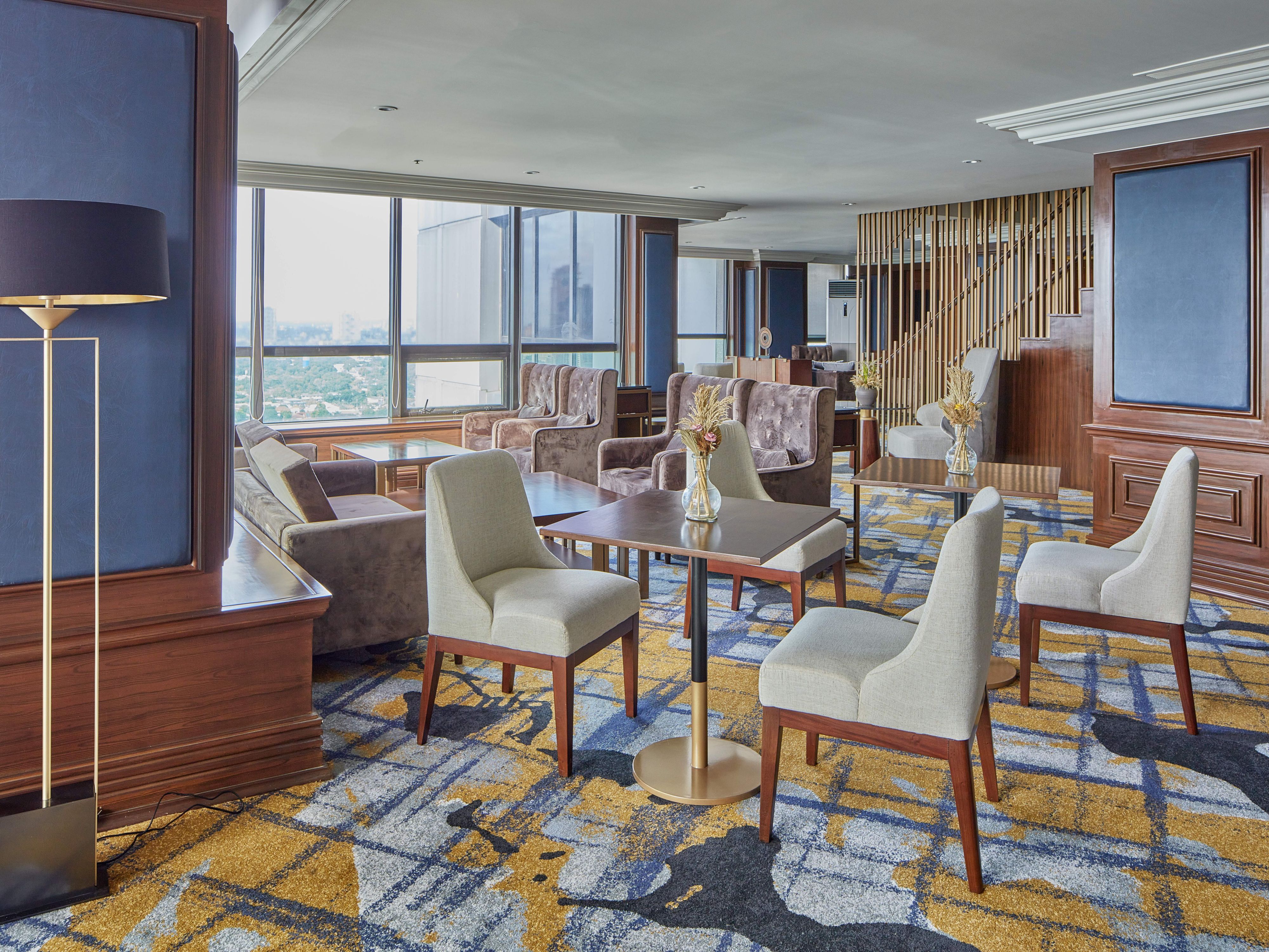 Located on the 29th floor, the Summit Lounge offers an exclusive space for guests in  pursuit of a retreat amid breathtaking vistas of the Ortigas Center. Exclusive access comes with complimentary breakfast, all-day refreshments, afternoon tea, and evening cocktails.