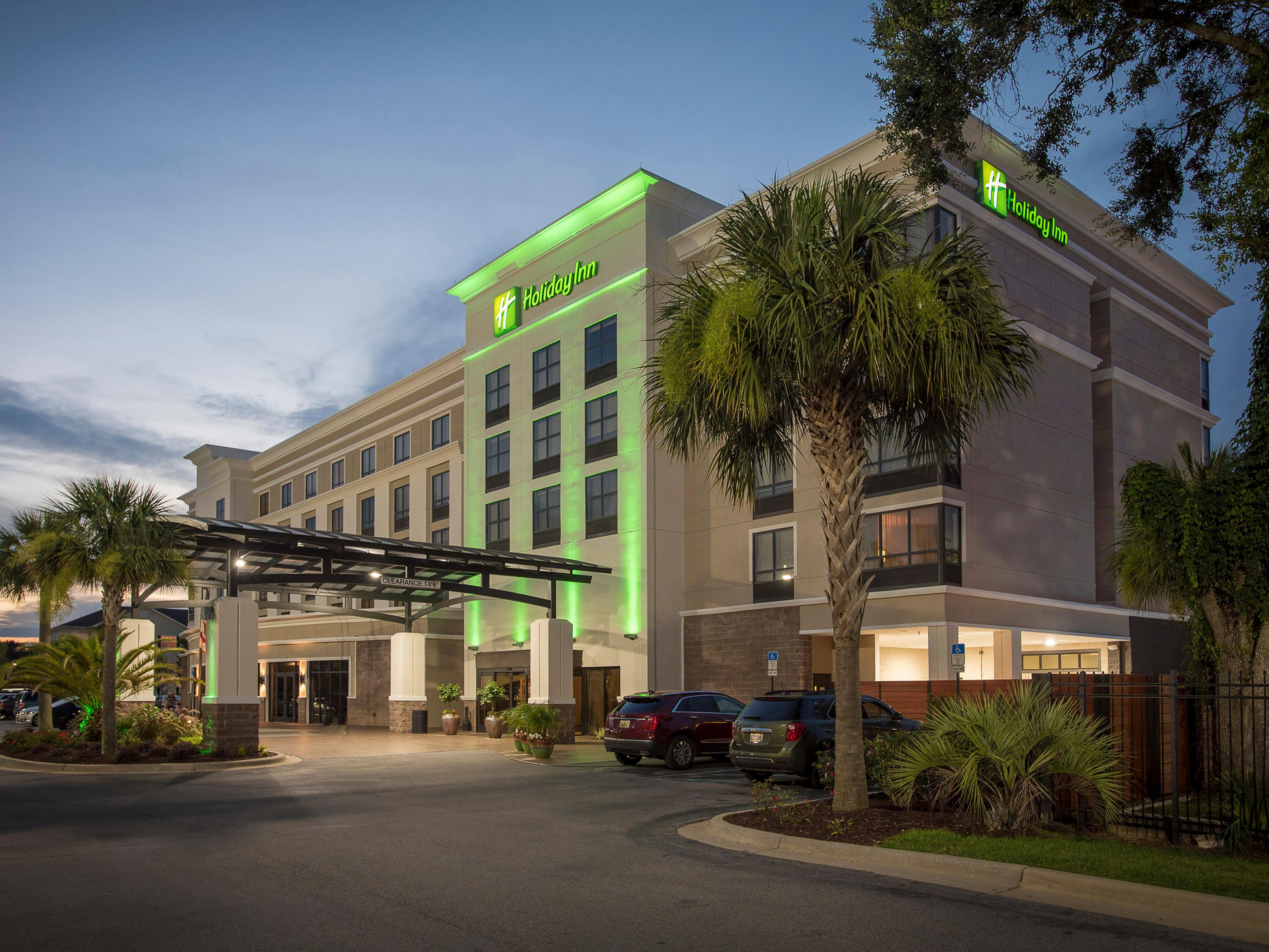 Pet-Friendly Hotel near UWF | Holiday Inn Pensacola - University Area