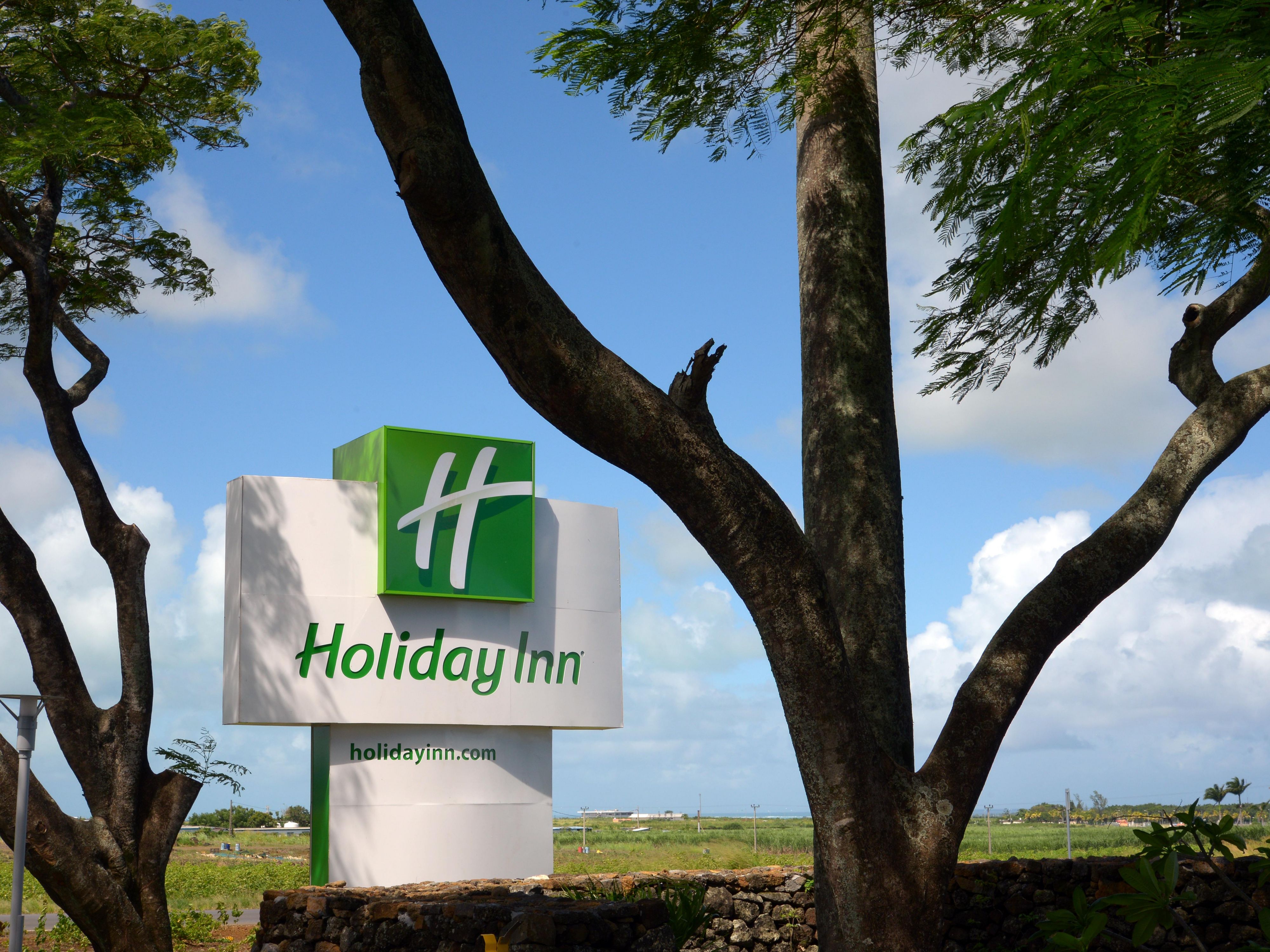 Conveniently located three minutes from the Sir Seewoosagur Ramgoolam International Airport.