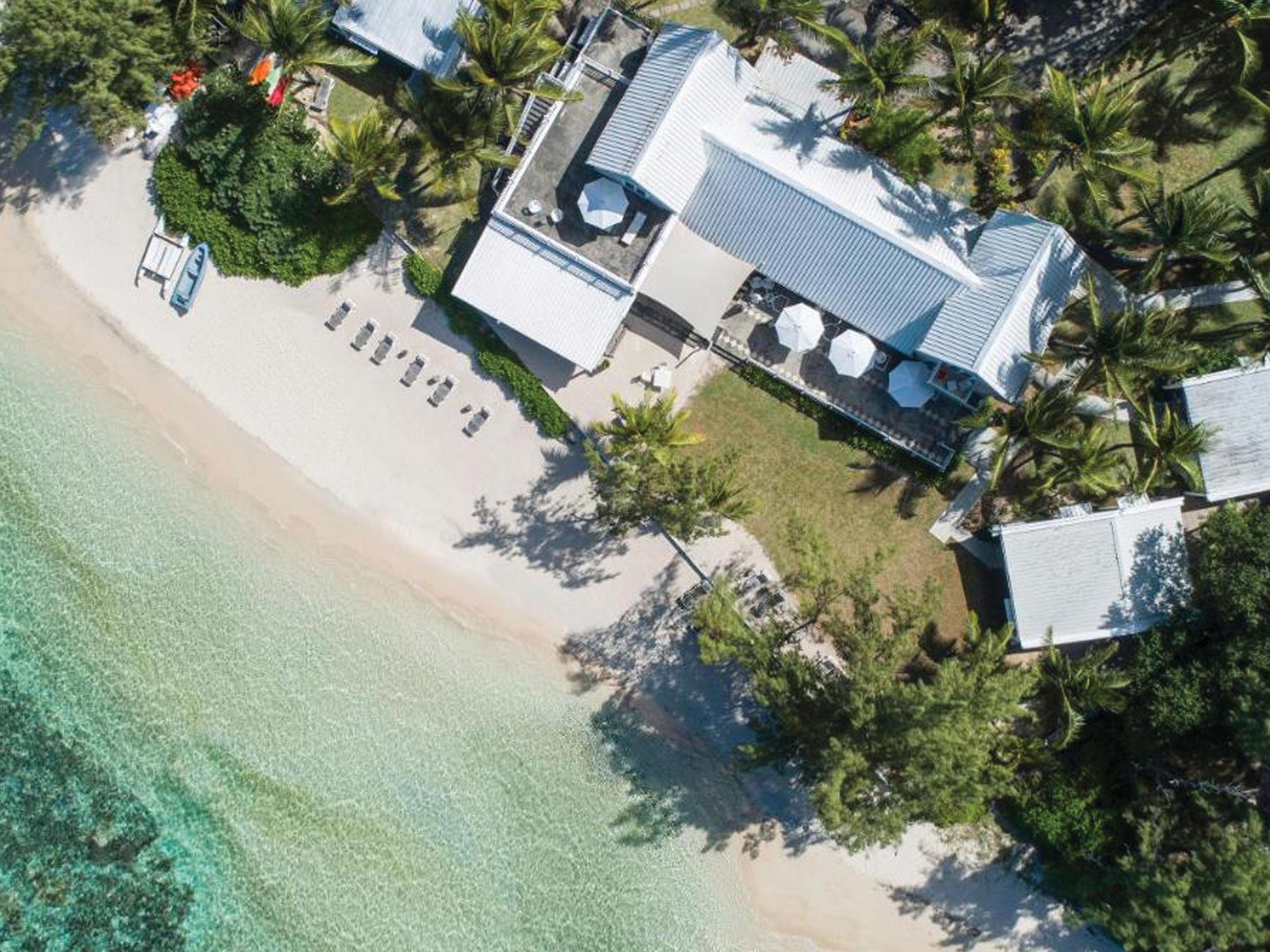 A 3-Star Boutique Hotel located on the coastal scenic road of Blue Bay, where reigns calm and serenity. A dream getaway with direct access to a beautiful white sandy beach, sun lounges and private dining tables overlooking the Pointe d’Esny’s turquoise lagoon, stretching as far as the eye can see. Do not miss our free non-motorised water sports.
