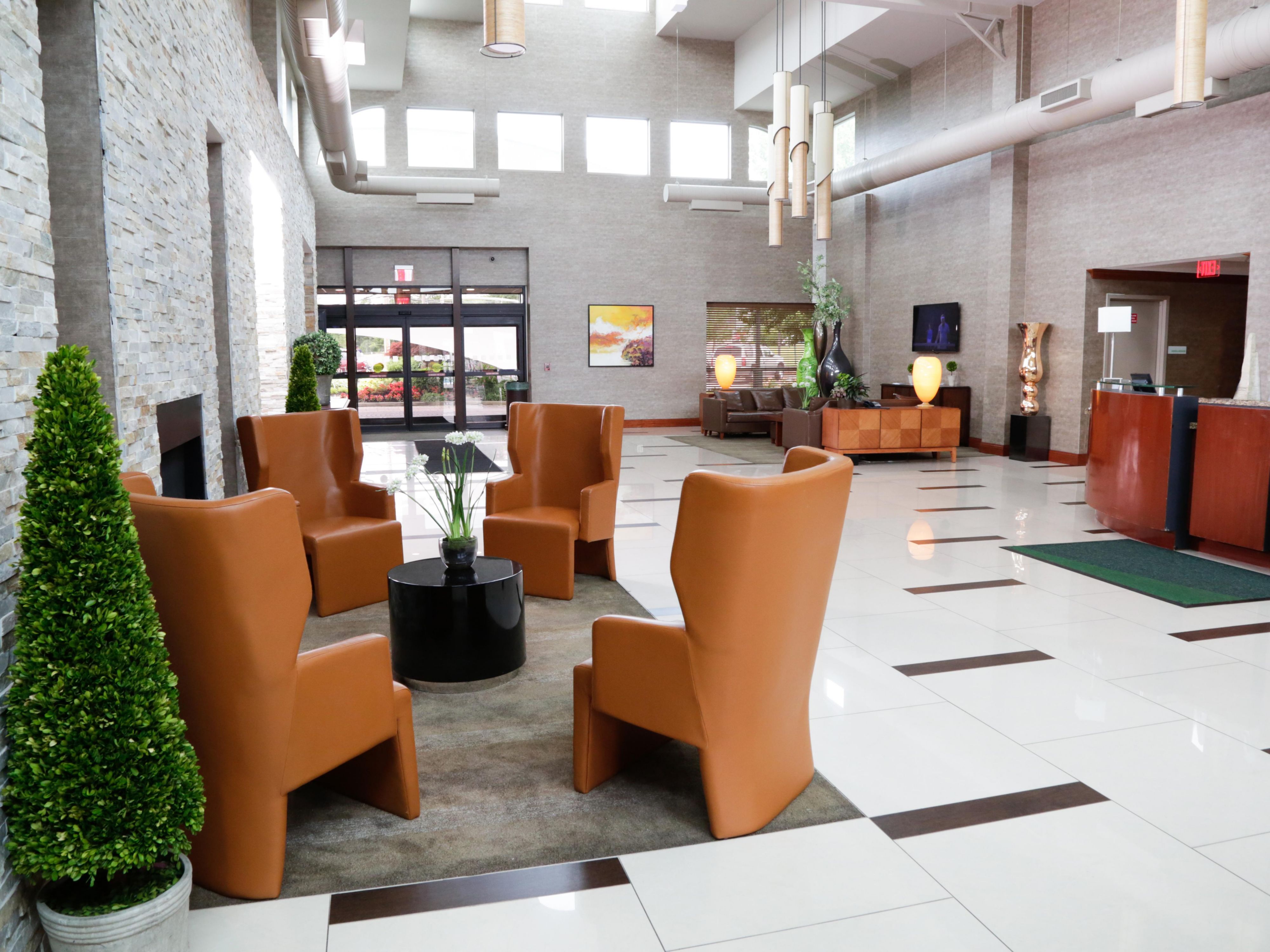 Enjoy our open lobby concept, designed to give you space to work, play or connect with friends, colleagues and family.  Have a drink, a bite to eat or just relax.